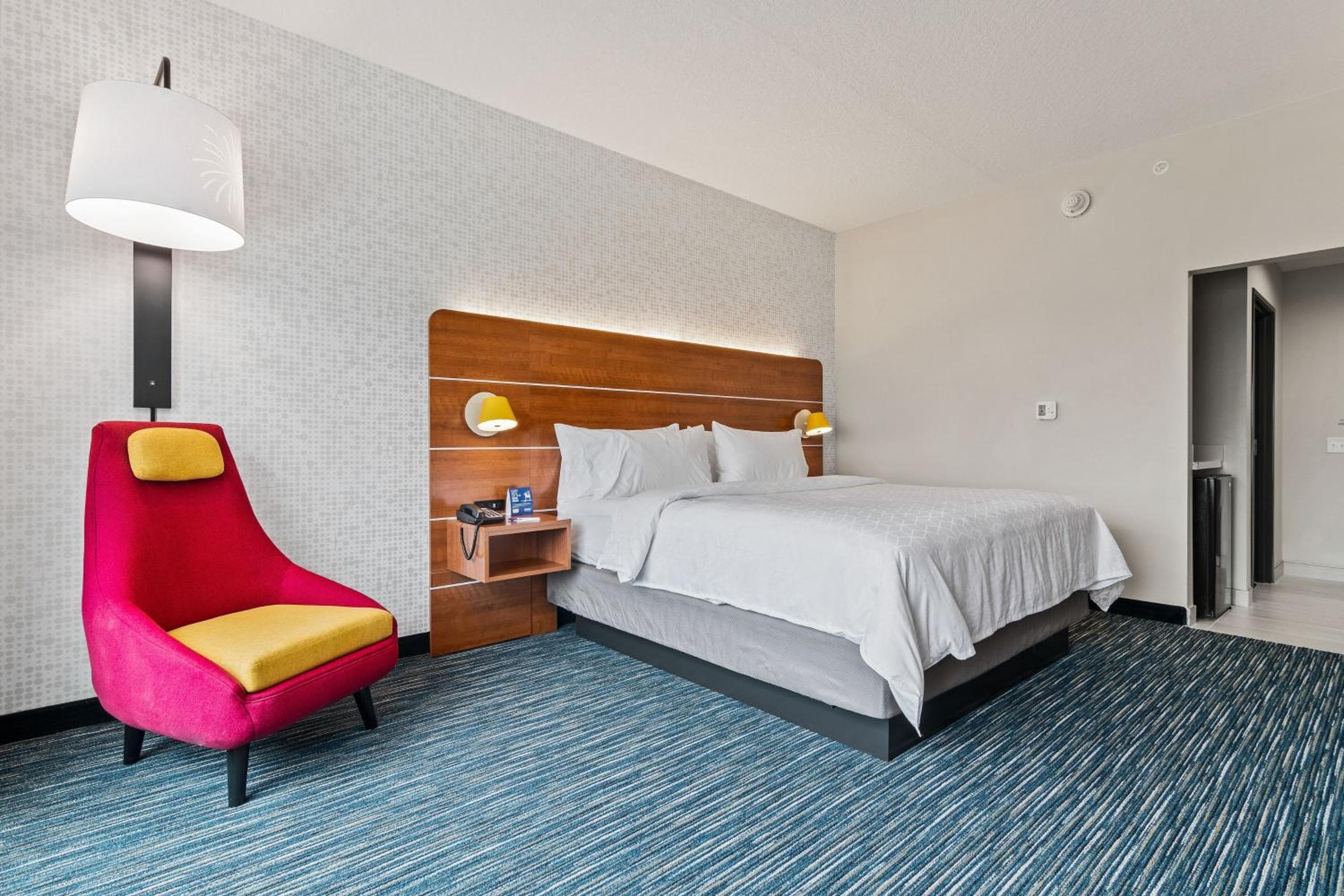 Holiday Inn Express & Suites Orlando- Lake Buena Vista by IHG — 10
