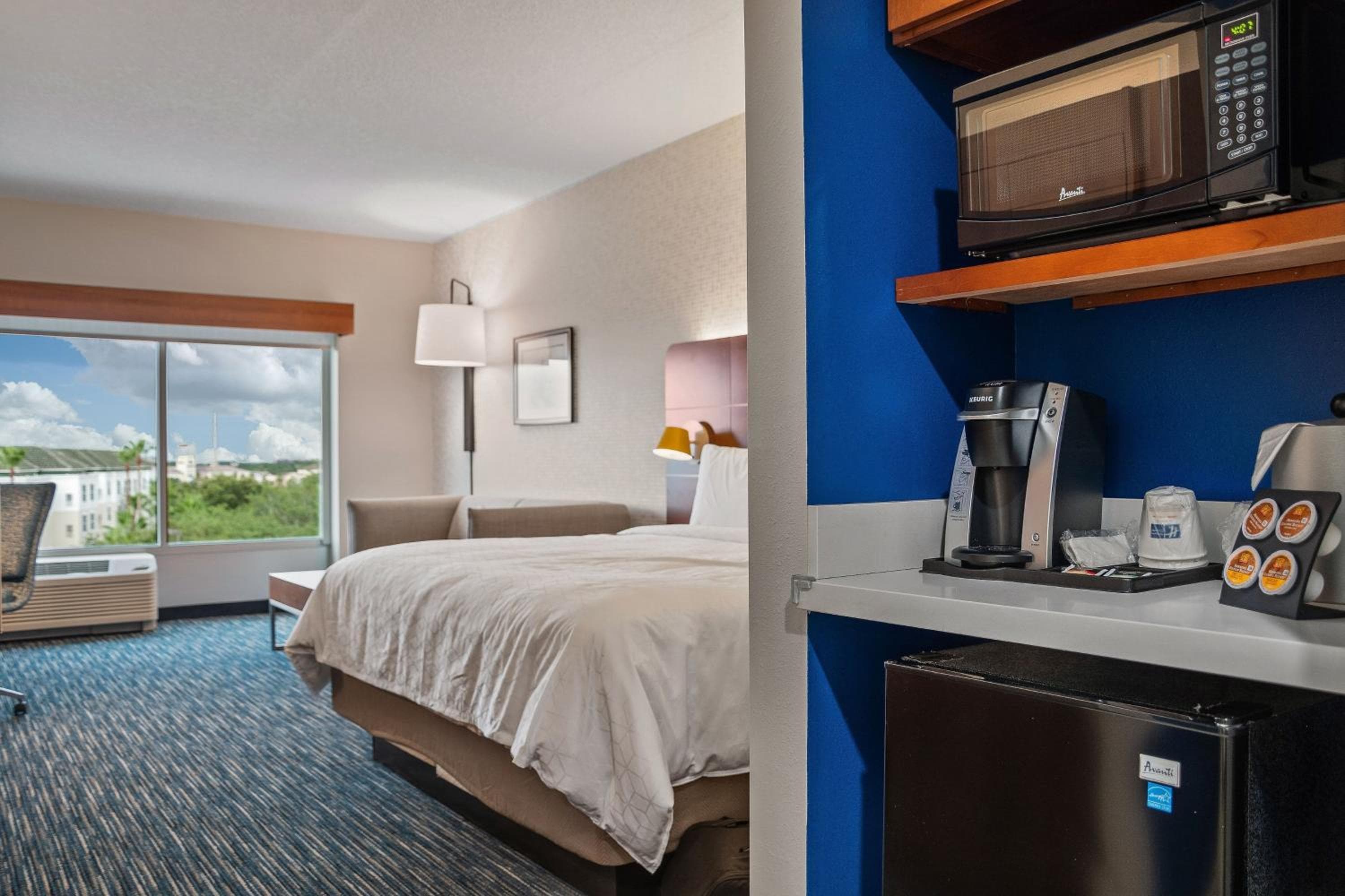 Holiday Inn Express & Suites Orlando- Lake Buena Vista by IHG — 26