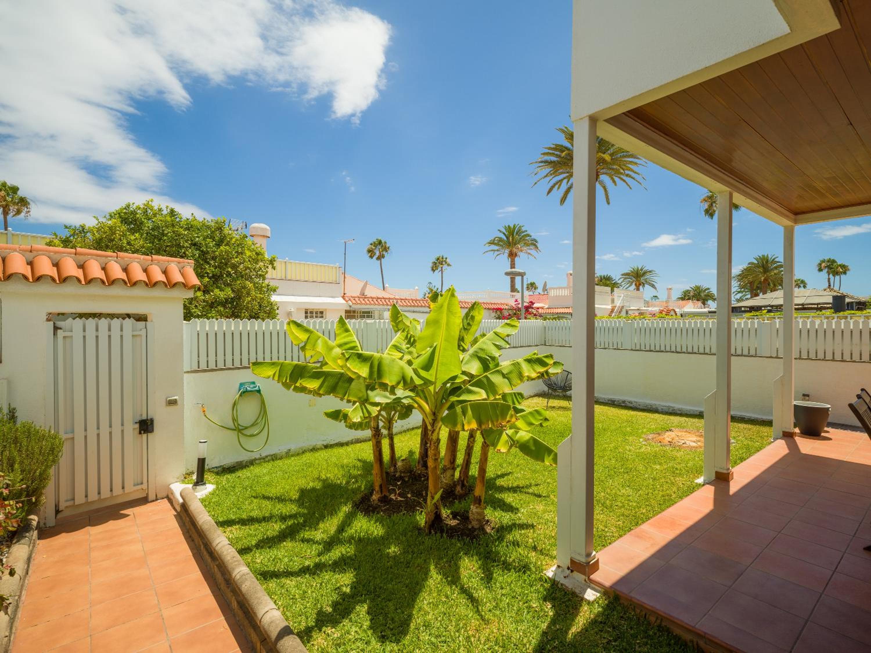 Banana House in Top Location by CanaryScape — 3