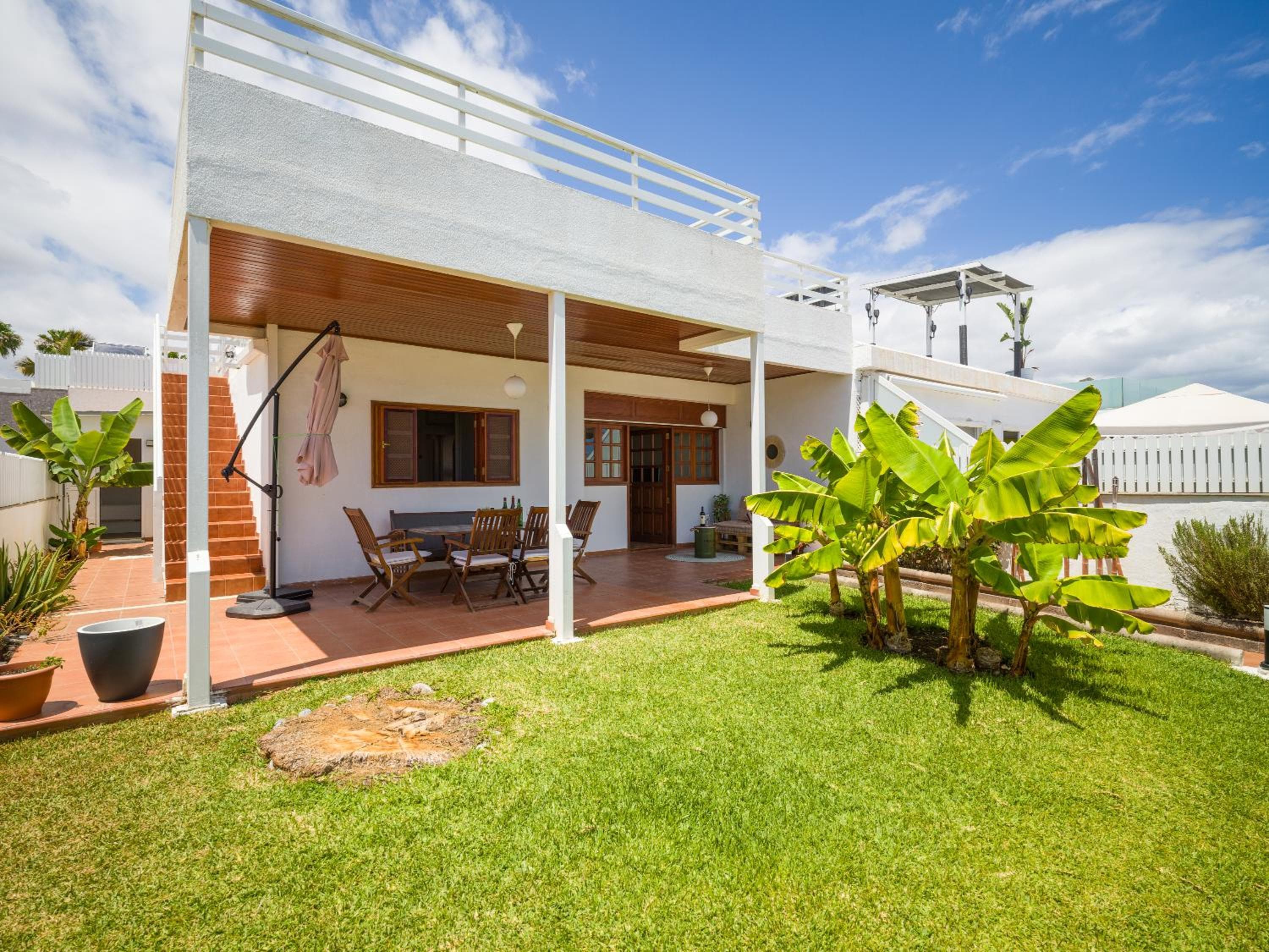 Banana House in Top Location by CanaryScape — 1