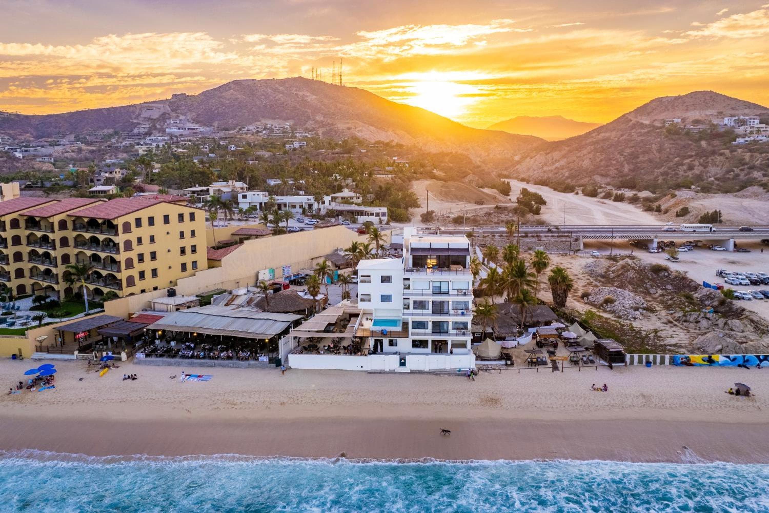 Cabo Break Hotel — 1