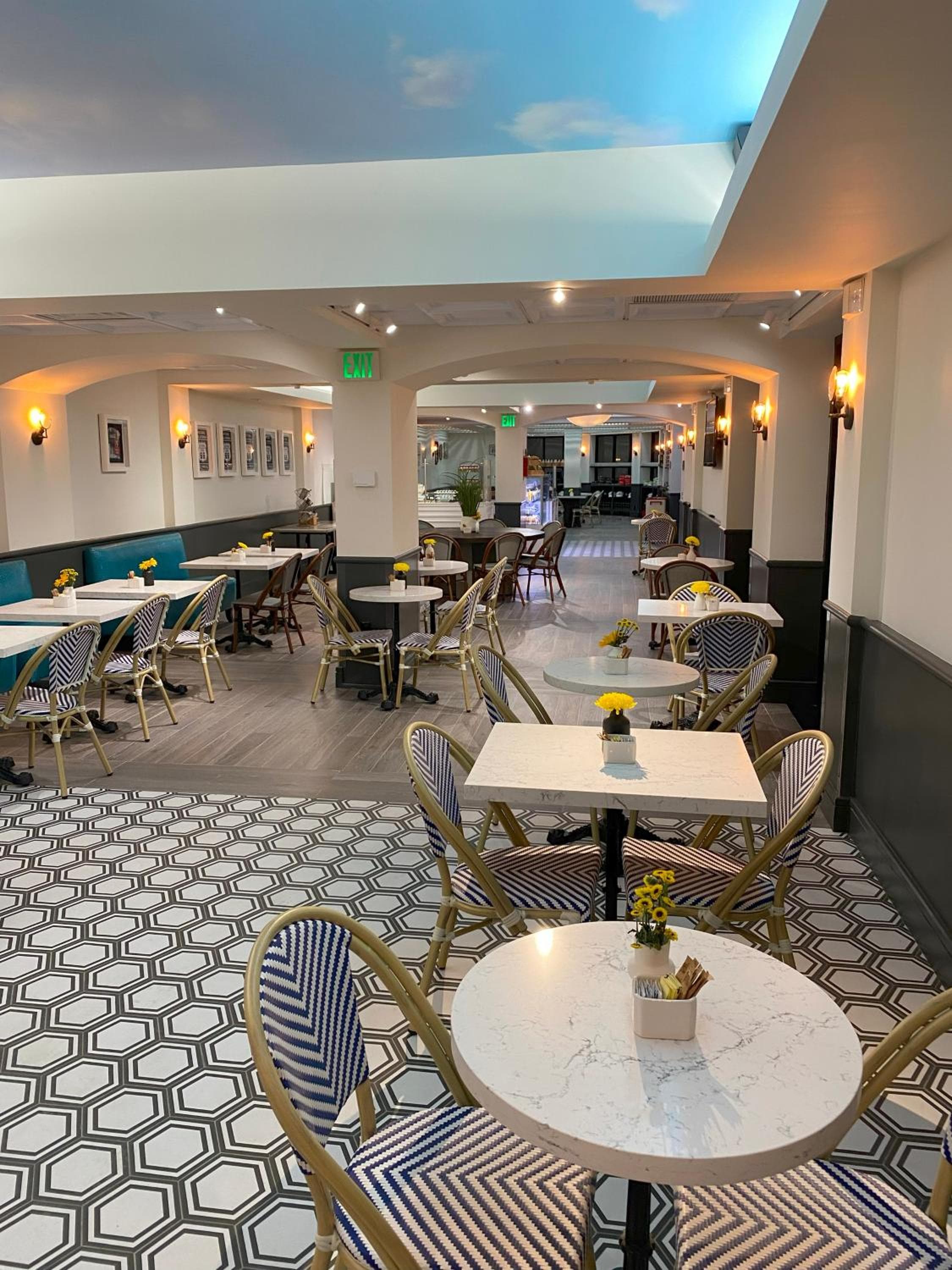 Hollywood Hotel — 22