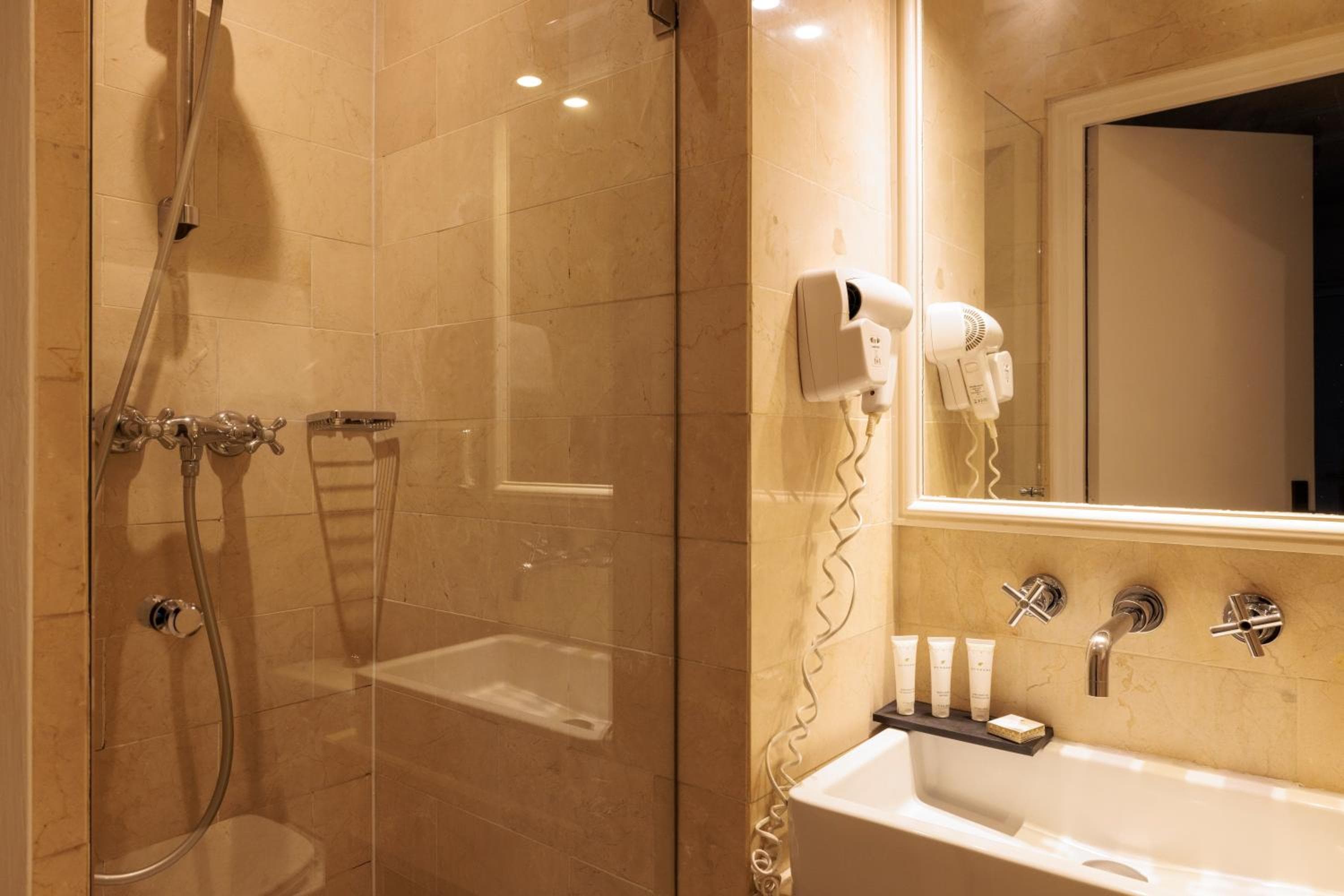 Hôtel Saint Martin Bastille — 2