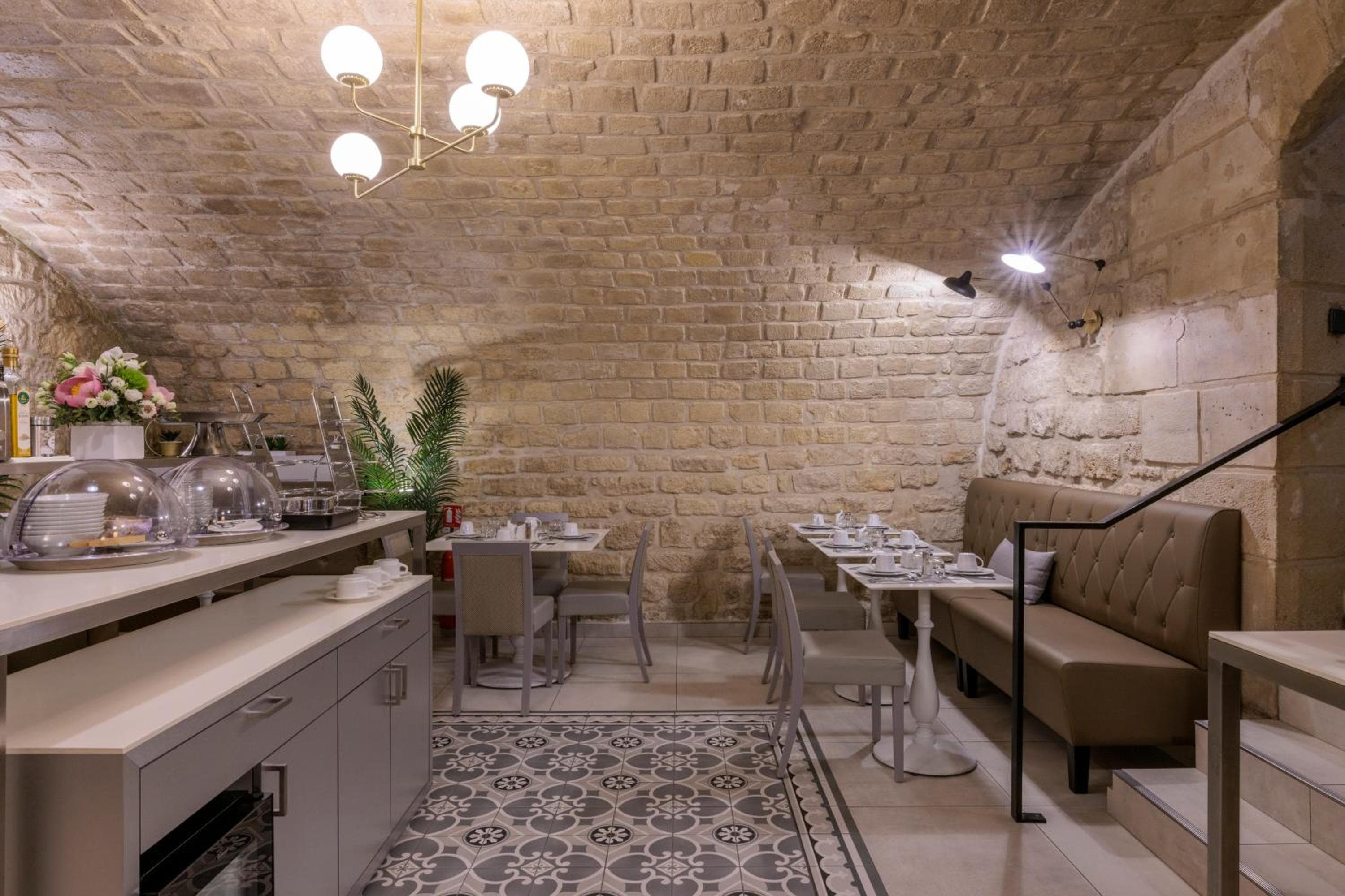 Hôtel Saint Martin Bastille — 13