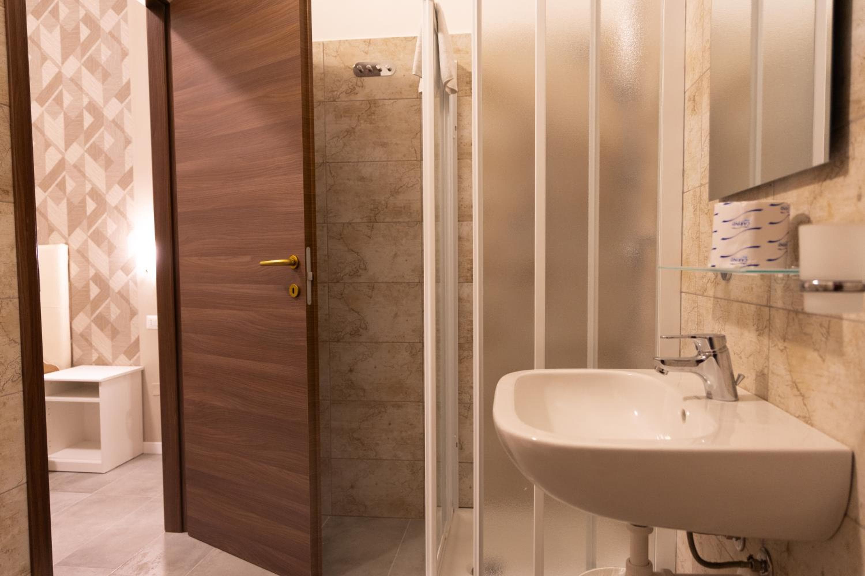 Golden Milano Hotel — 8