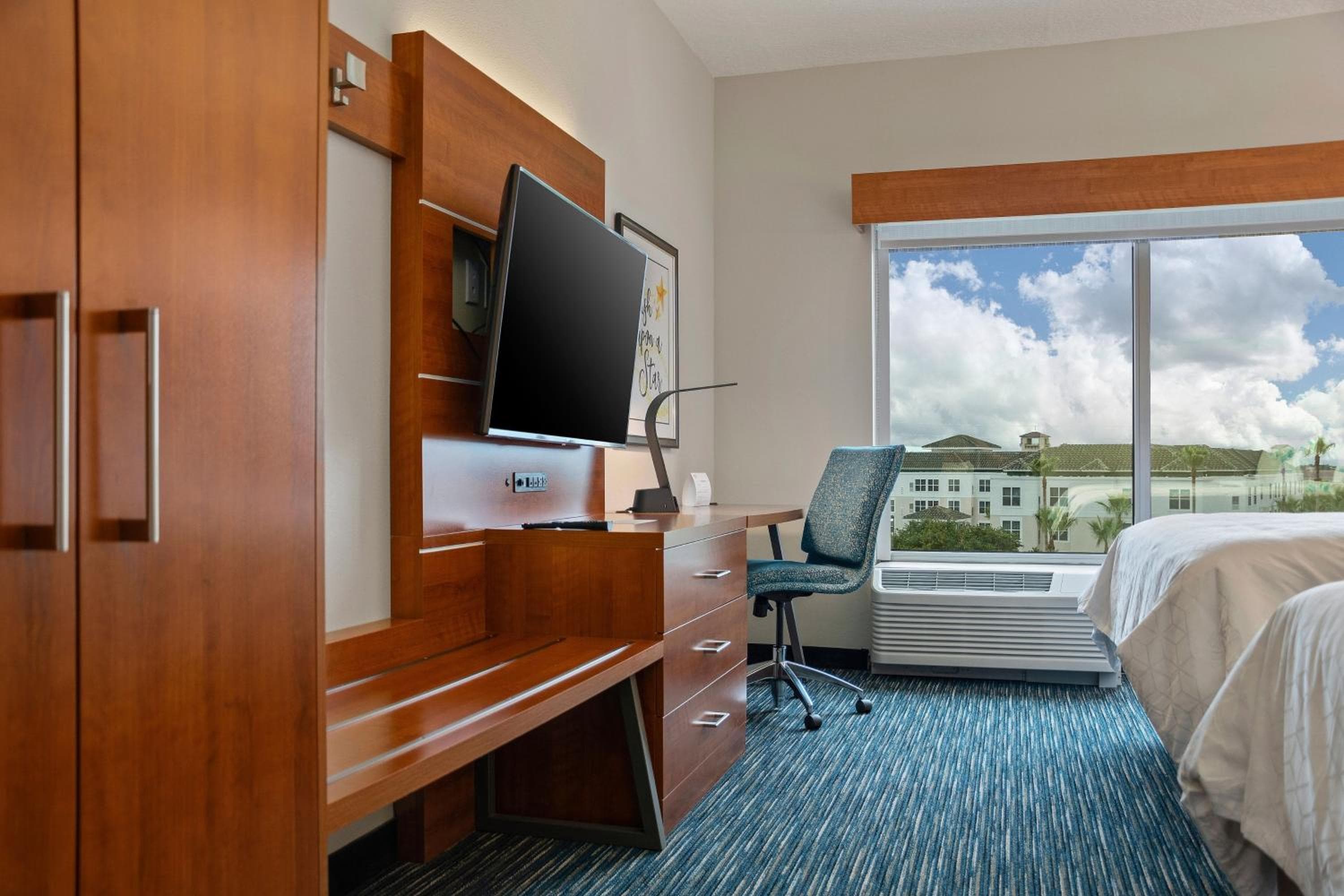 Holiday Inn Express & Suites Orlando-Lake Buena Vista, un hotel IHG — 26