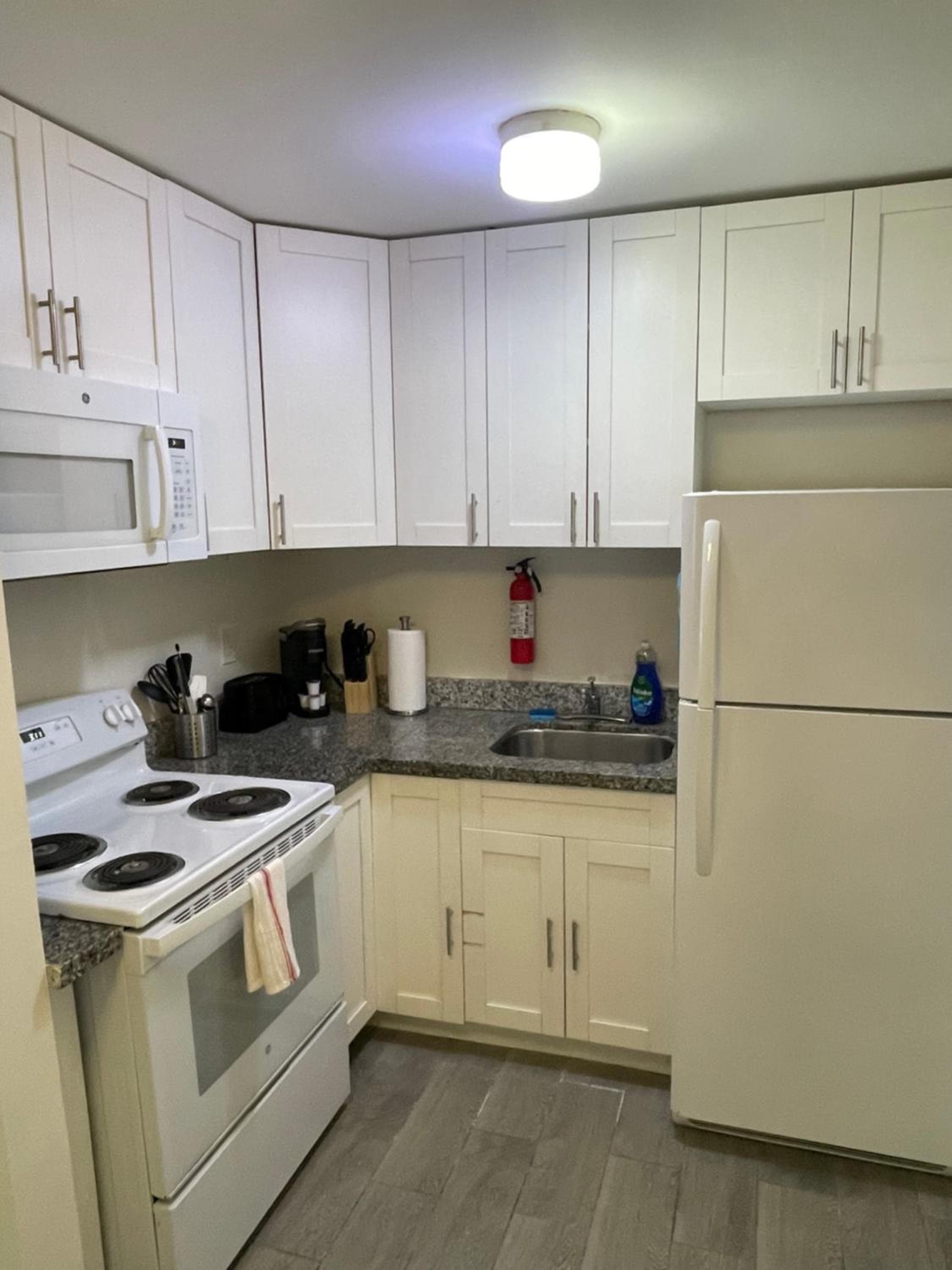 Three Bedroom Cottage in Ft Lauderdale — 9