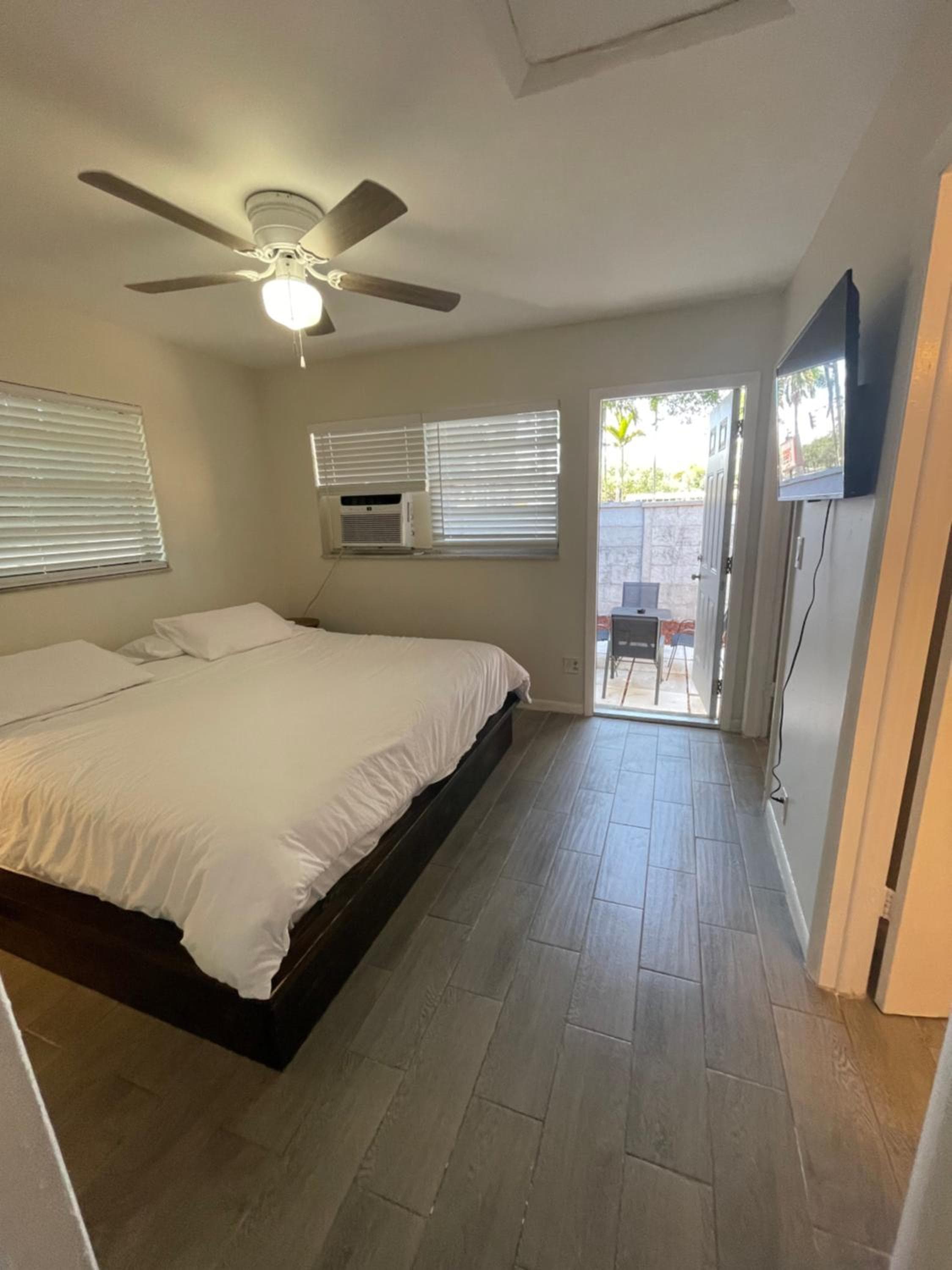 Three Bedroom Cottage in Ft Lauderdale — 23