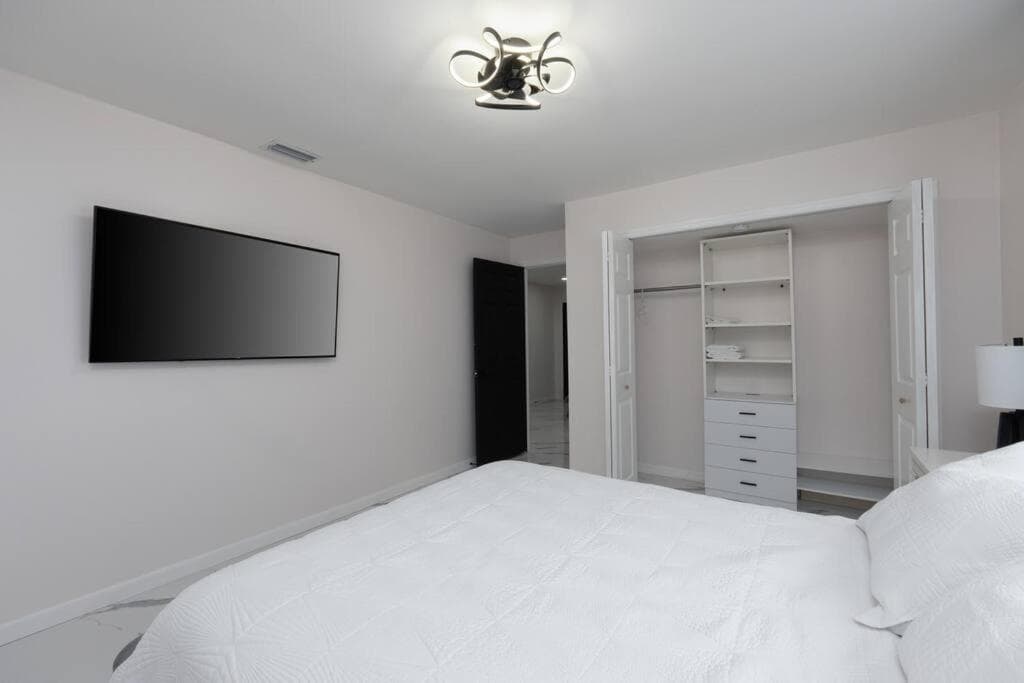 Luxury Style townhome with Pool - 1 Miles to Bucs Stadium — 15
