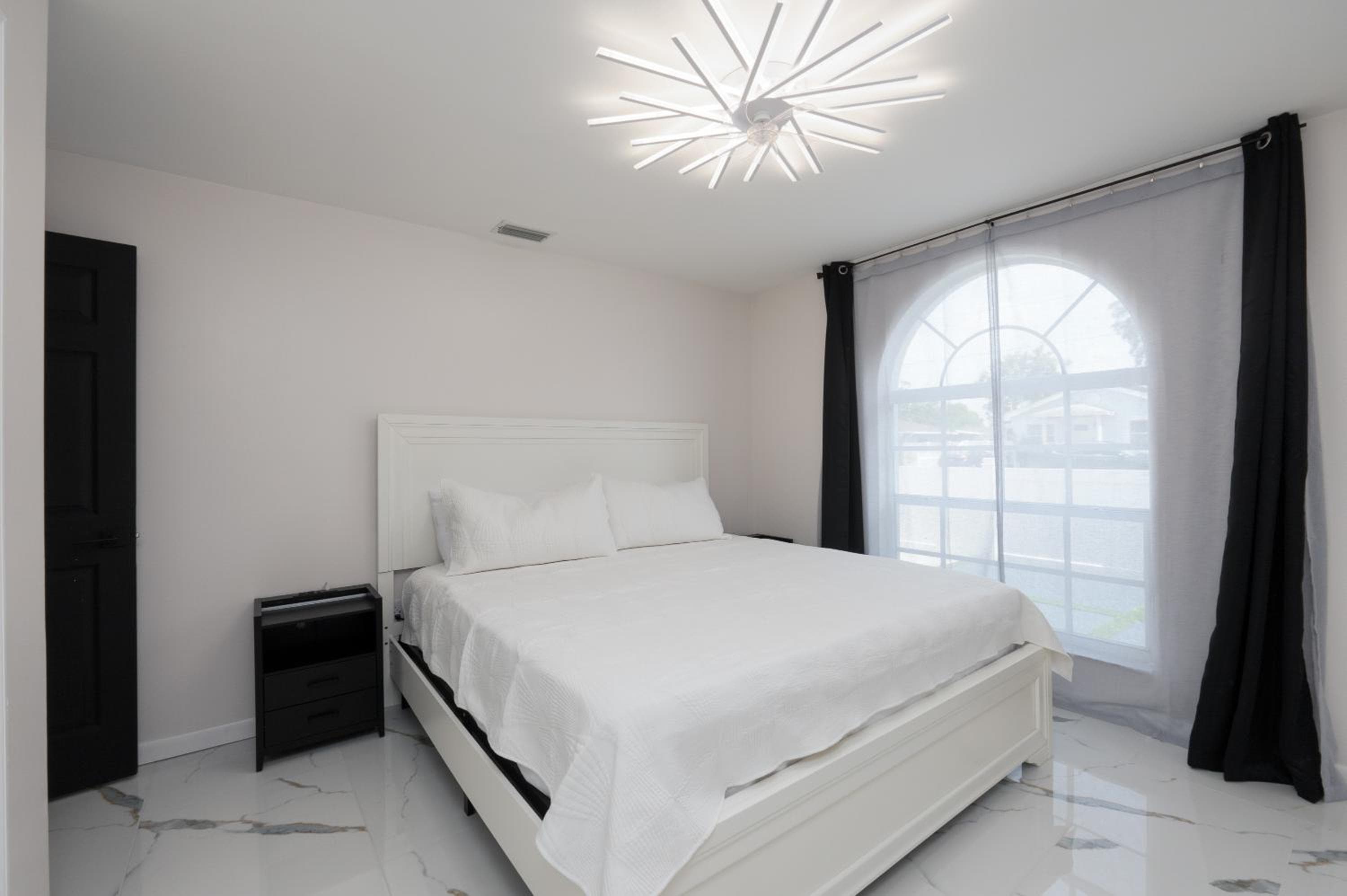 Luxury Style townhome with Pool - 1 Miles to Bucs Stadium — 8