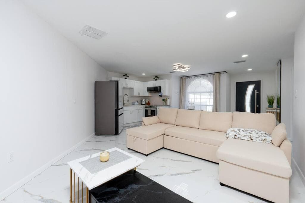 Luxury Style townhome with Pool - 1 Miles to Bucs Stadium — 6