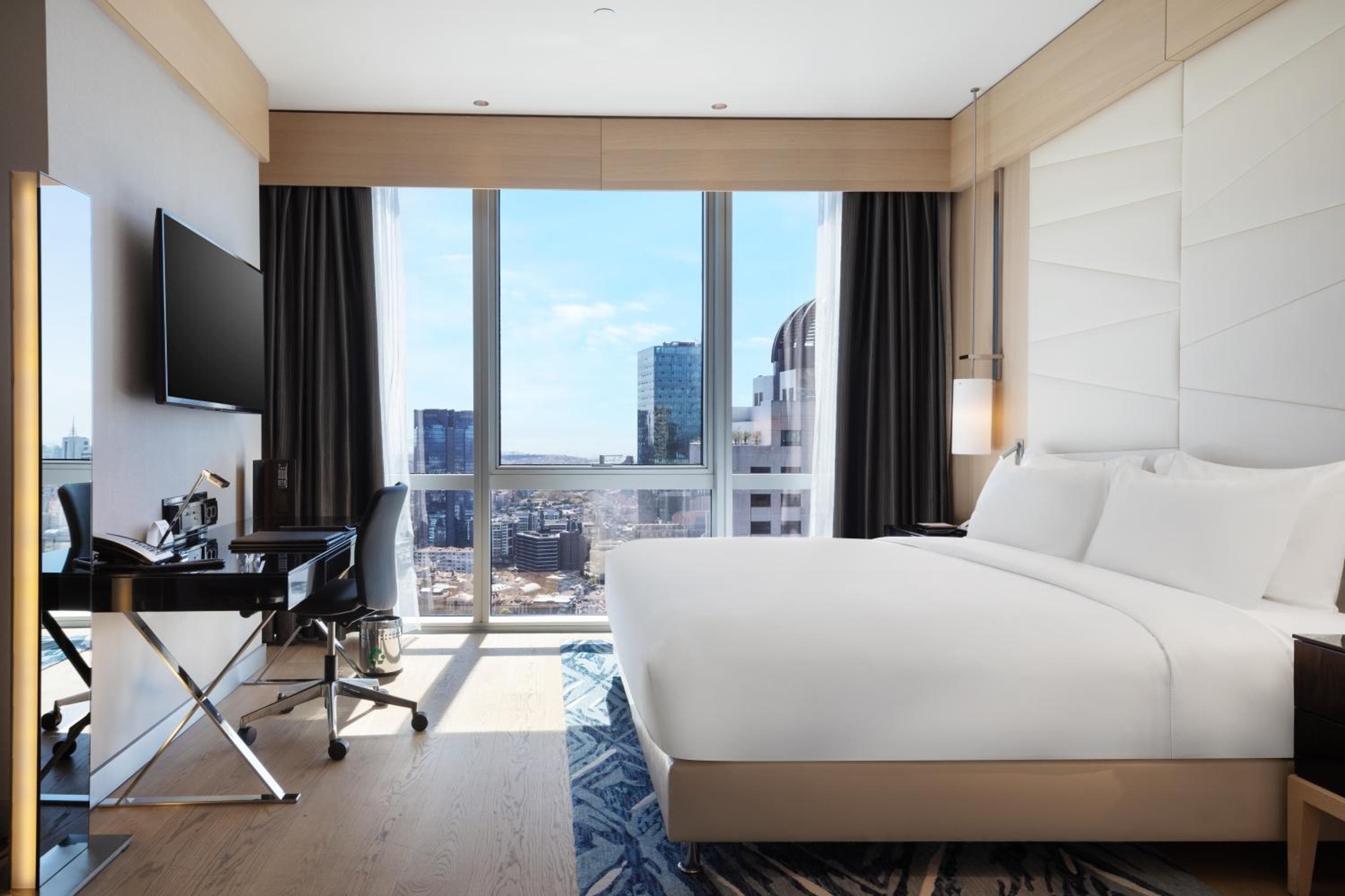 Wyndham Grand Istanbul Levent Hotel & Conference Center — 7