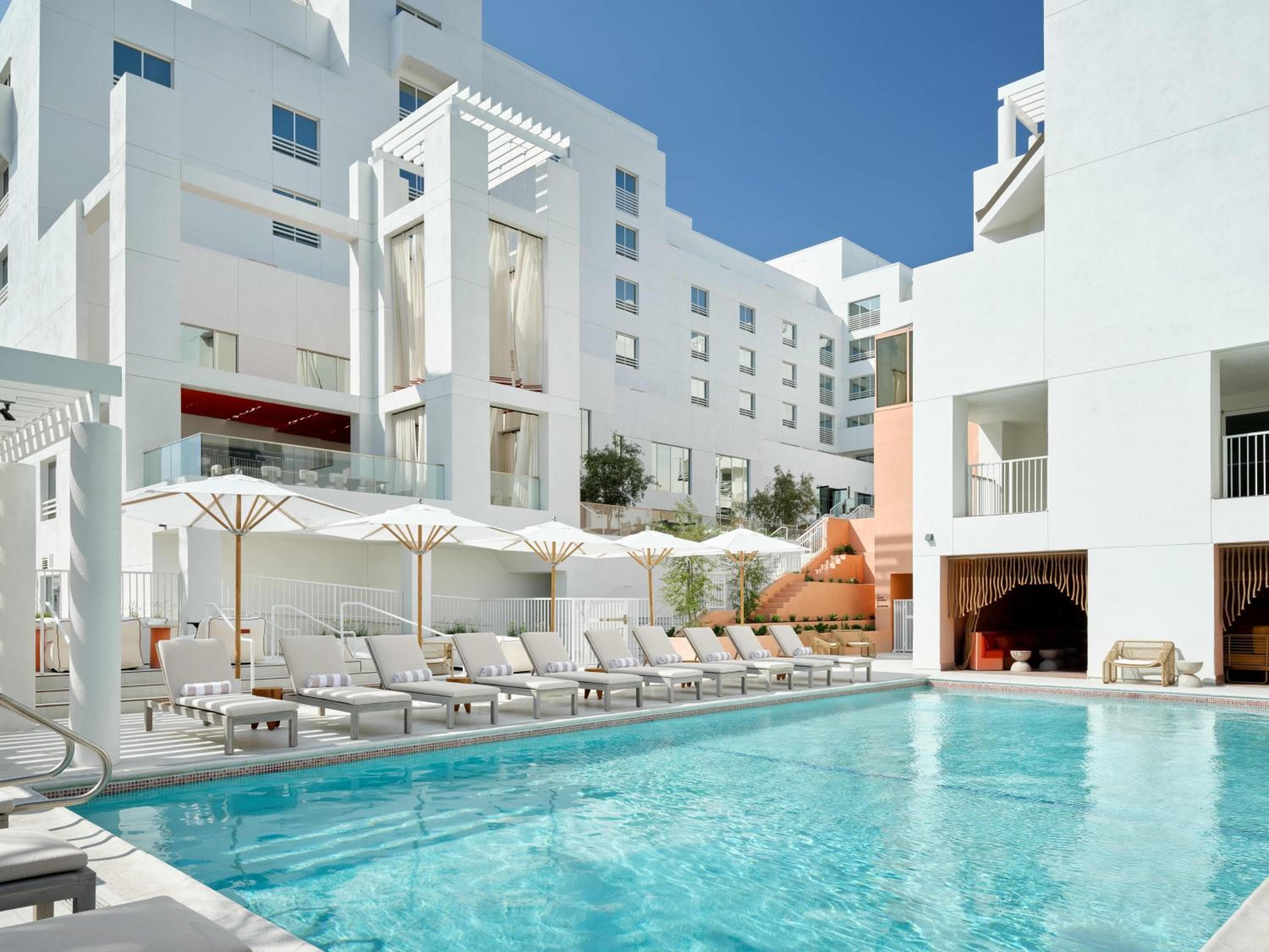 Sandbourne Santa Monica, Autograph Collection — 17