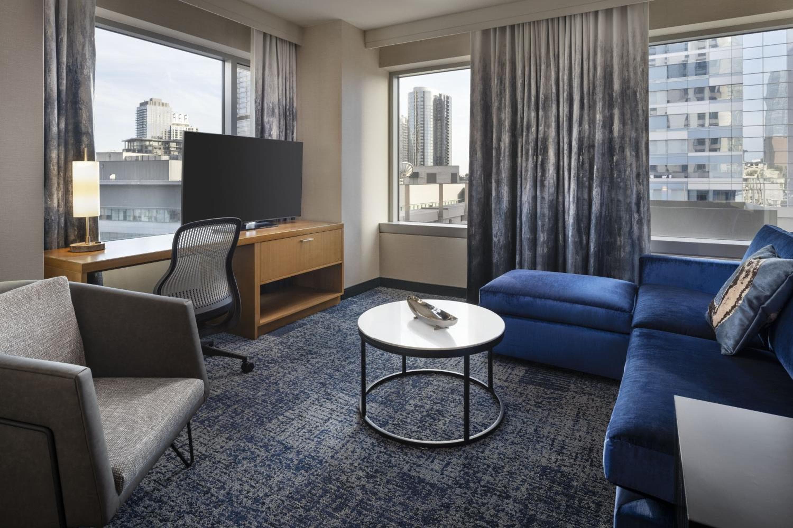 Courtyard by Marriott Los Angeles L.A. LIVE — 2