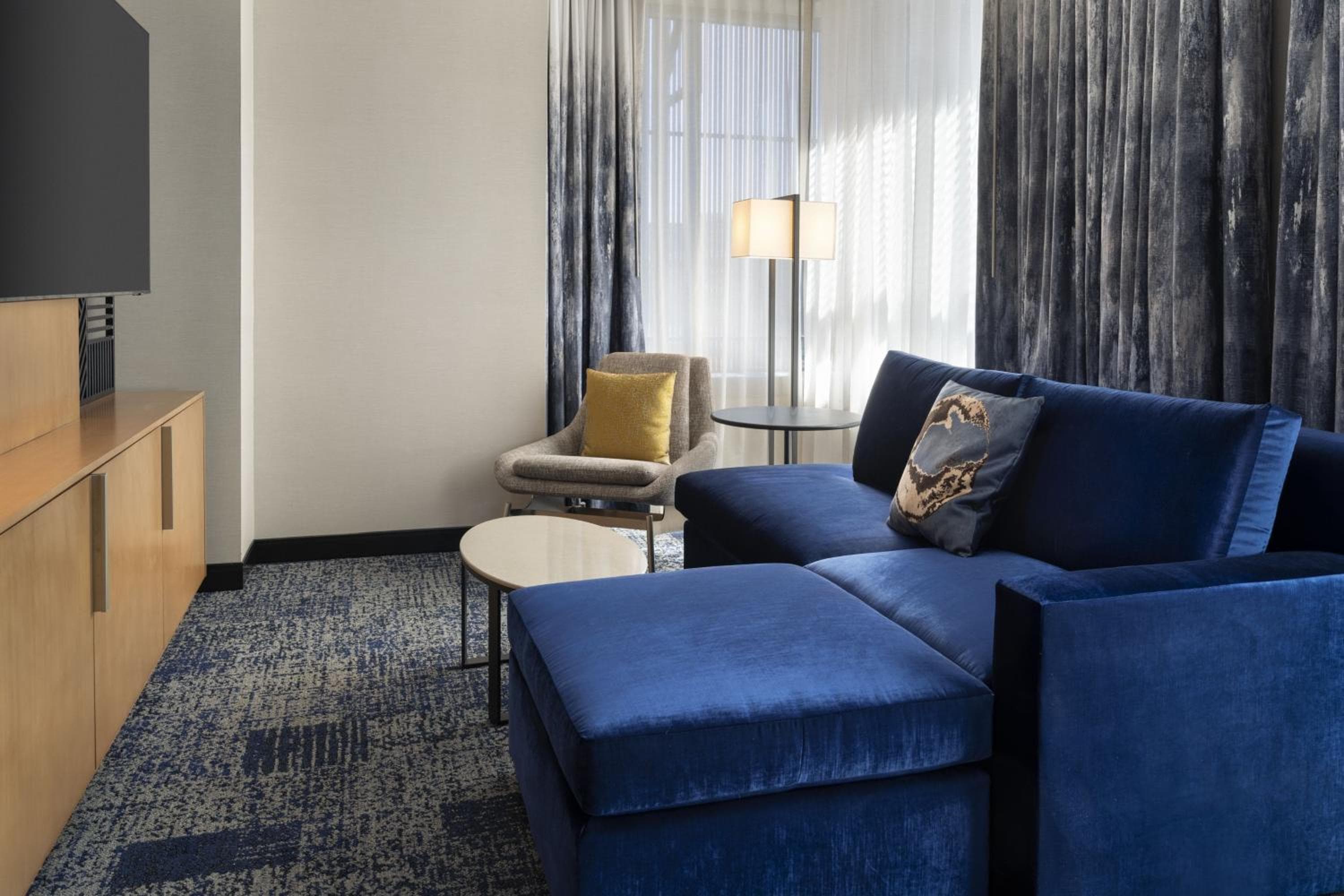 Courtyard by Marriott Los Angeles L.A. LIVE — 7