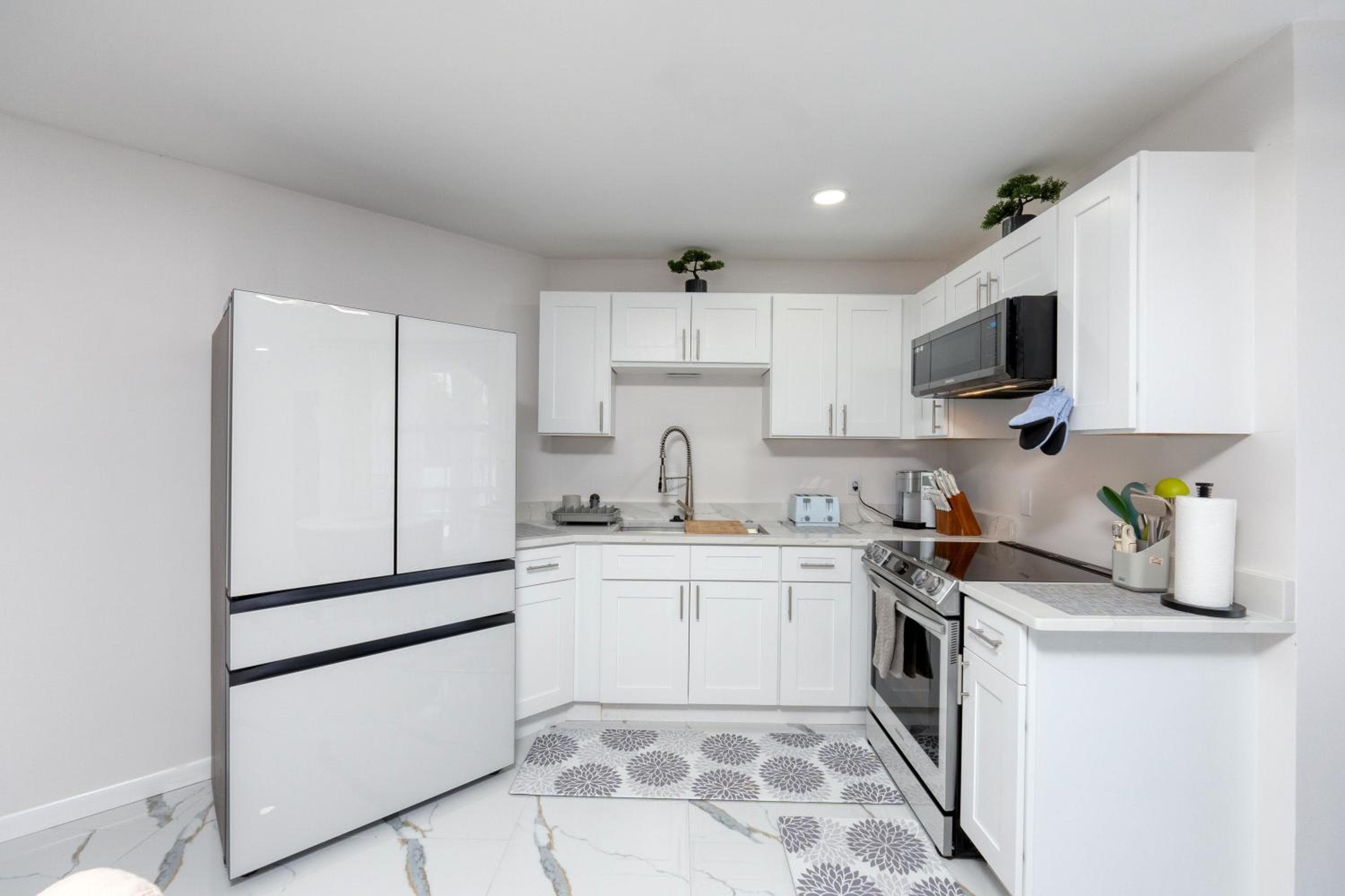 Luxury Style townhome with Pool - 1 Miles to Bucs Stadium — 19