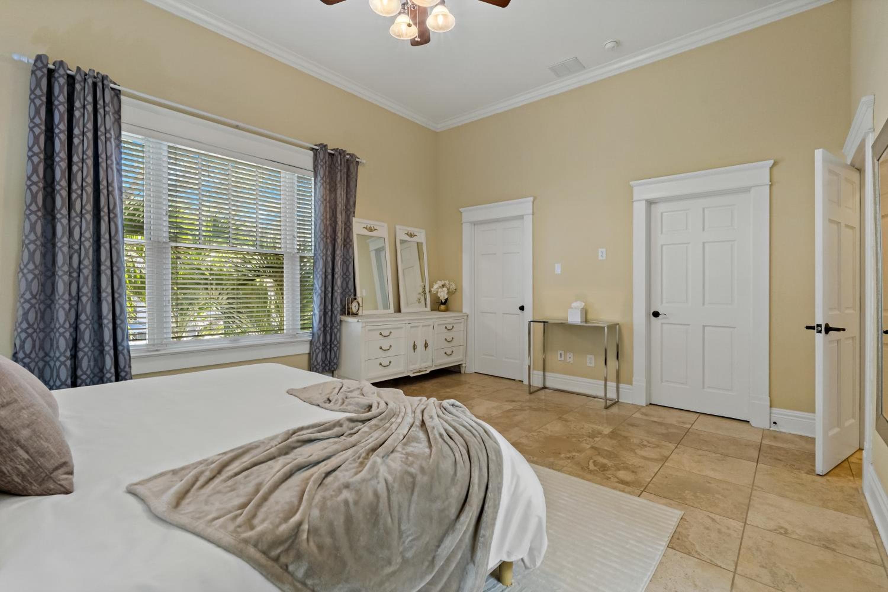 Cozy Hyde Park Home — 27