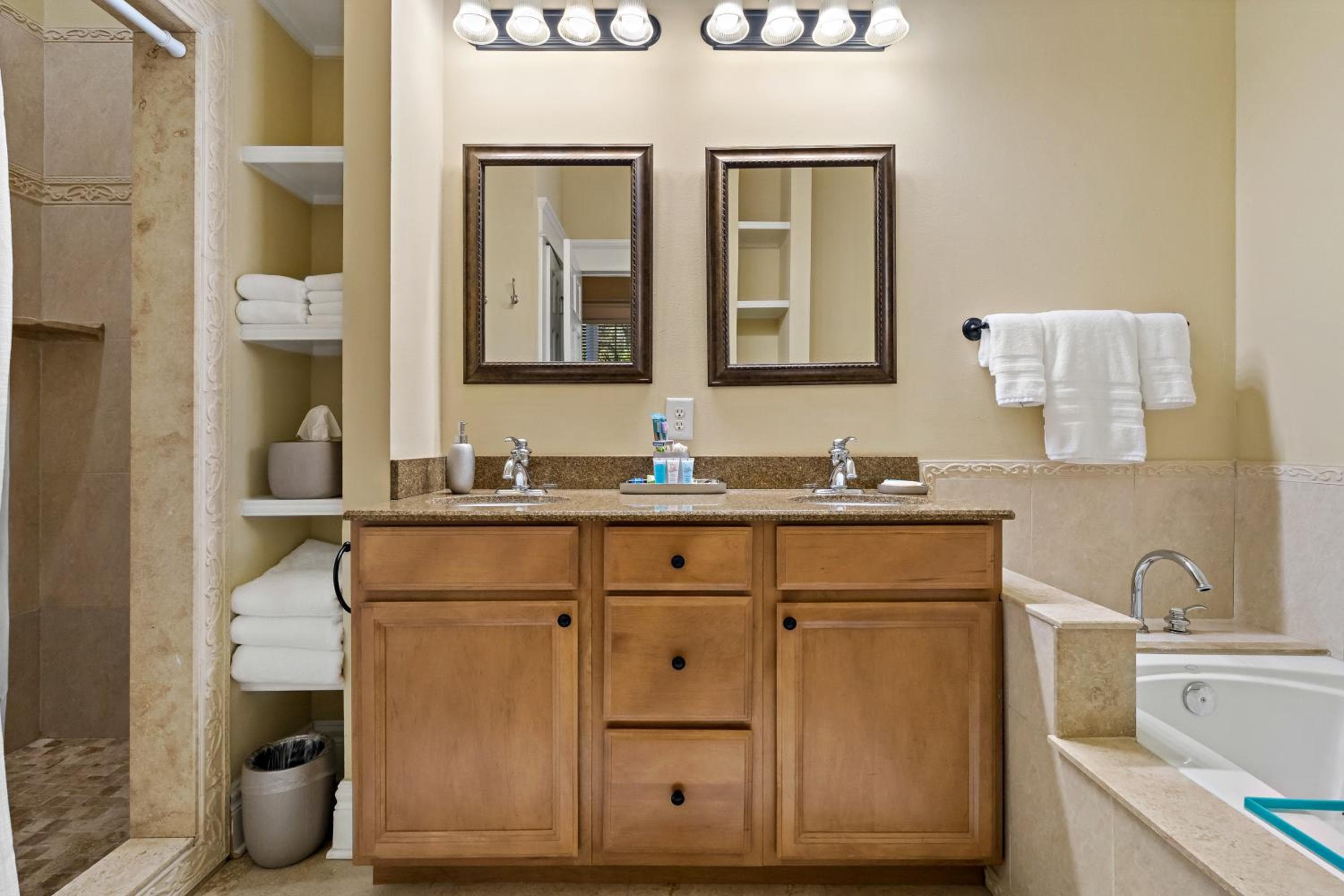 Cozy Hyde Park Home — 30