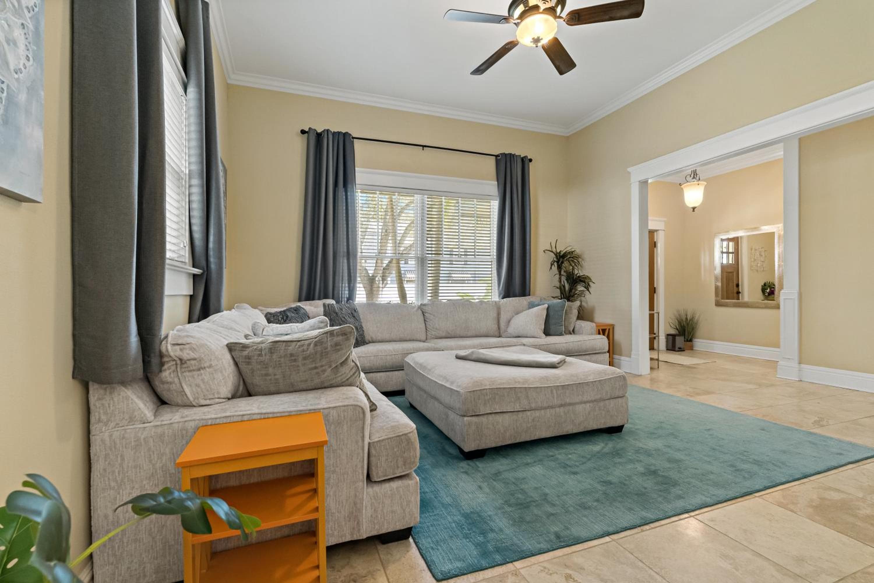 Cozy Hyde Park Home — 10