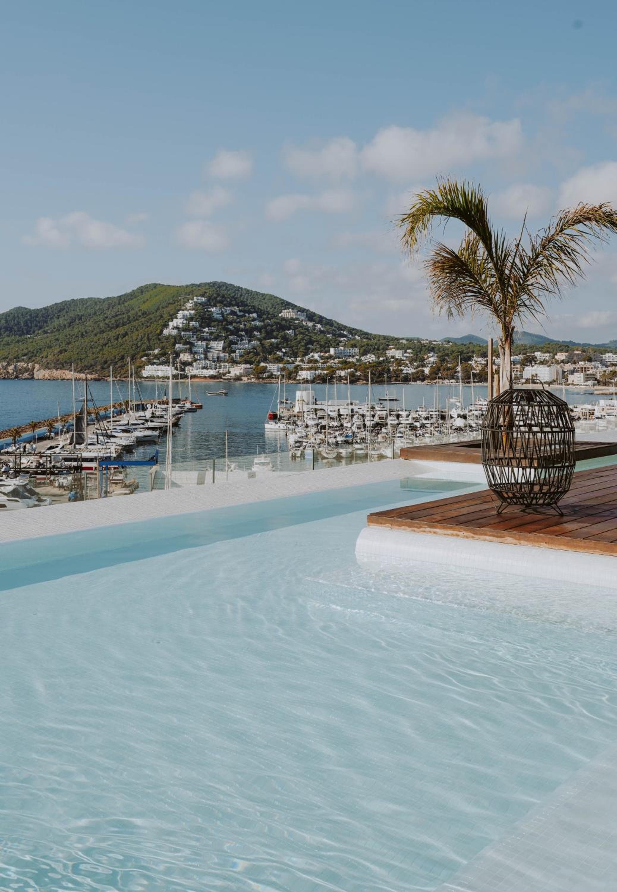 Aguas de Ibiza Grand Luxe Hotel - Piccolo hotel di lusso nel mondo — 1