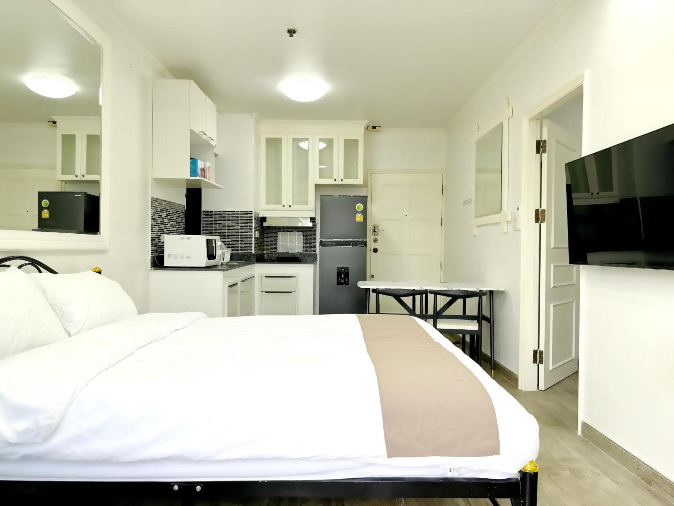 Center Bangkok Suite next to Platinum mall — 3