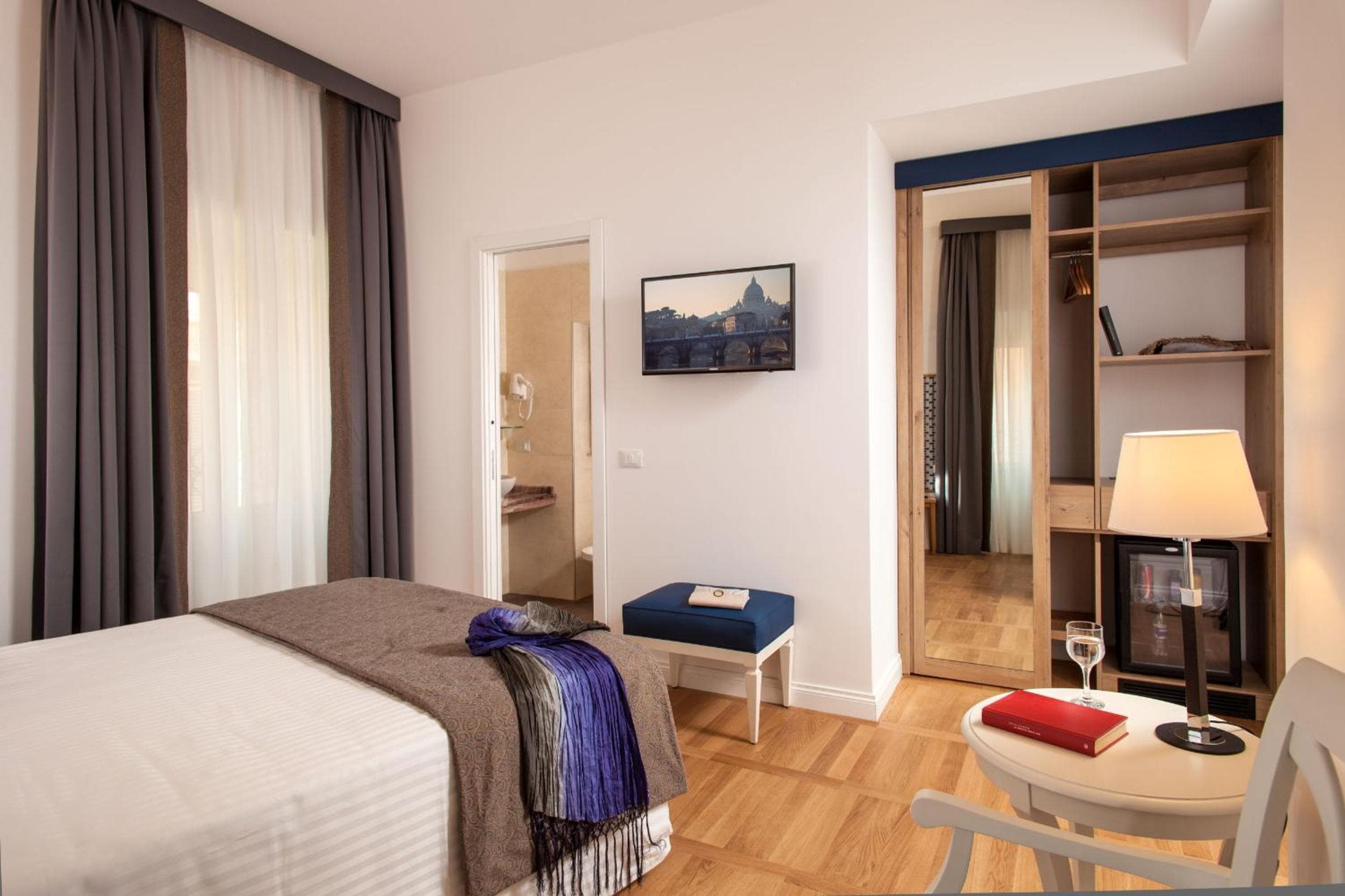 Floris Hotel — 14
