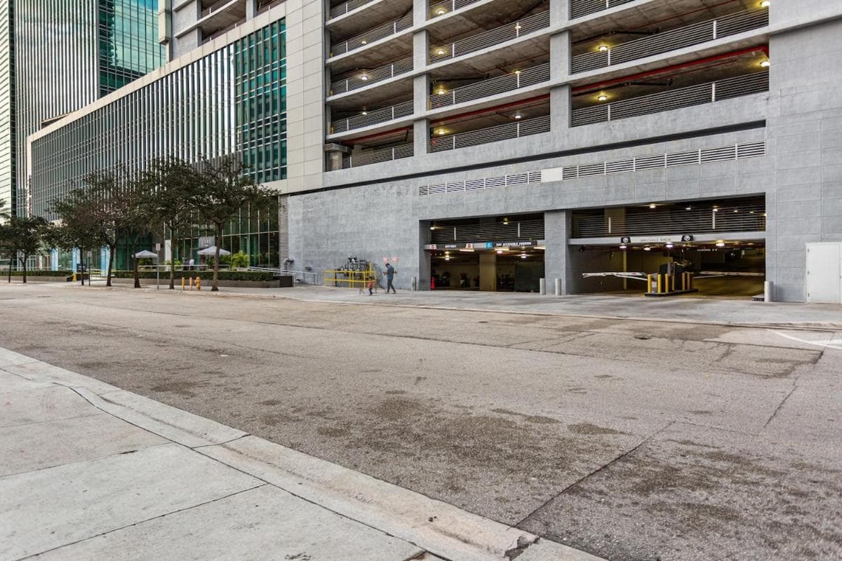 Lux Aka Brickell Condo — 24