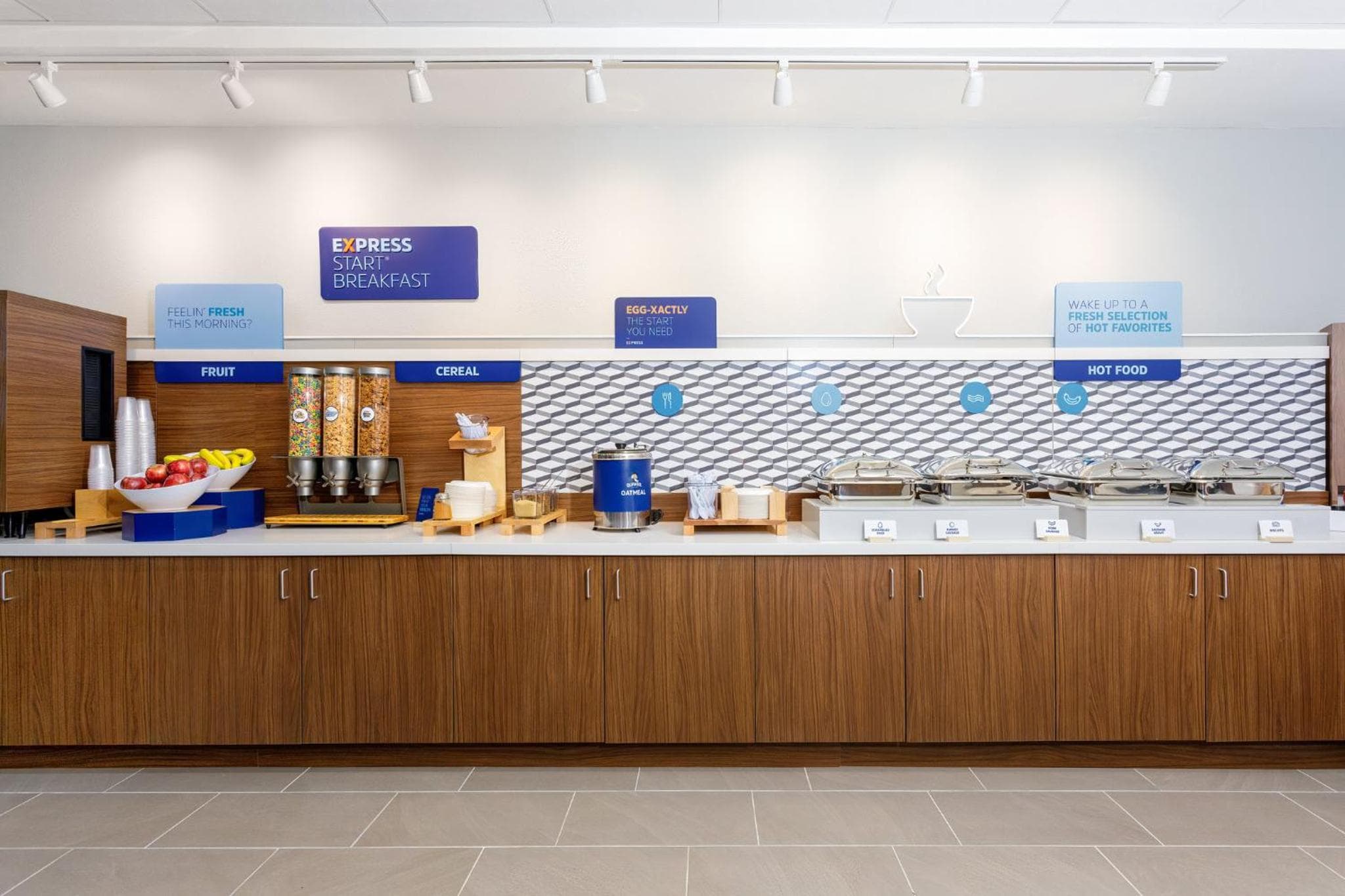 Holiday Inn Express & Suites Tampa Stadium - Airport Area by IHG — 7