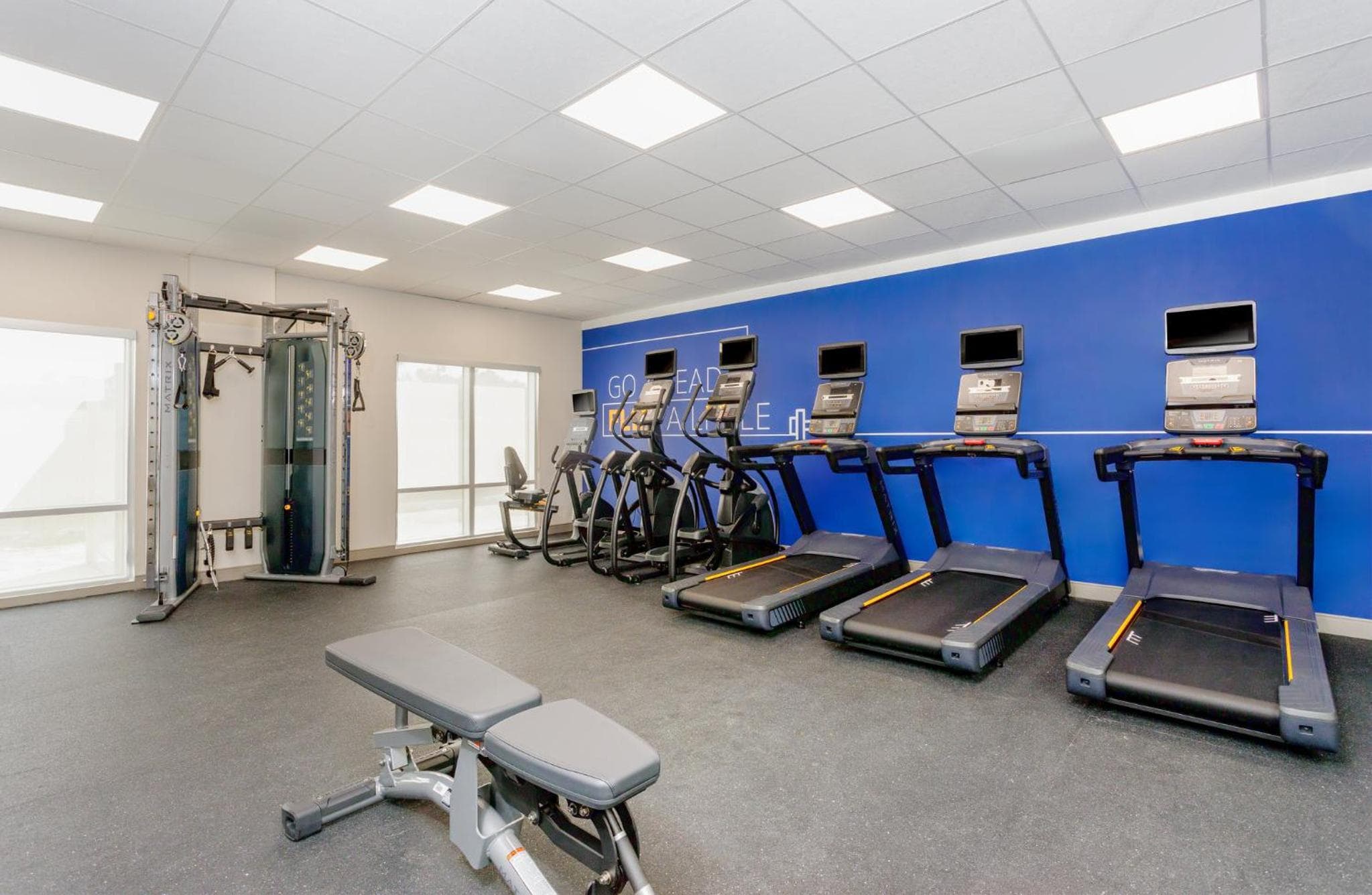 Holiday Inn Express & Suites Tampa Stadium - Airport Area by IHG — 9