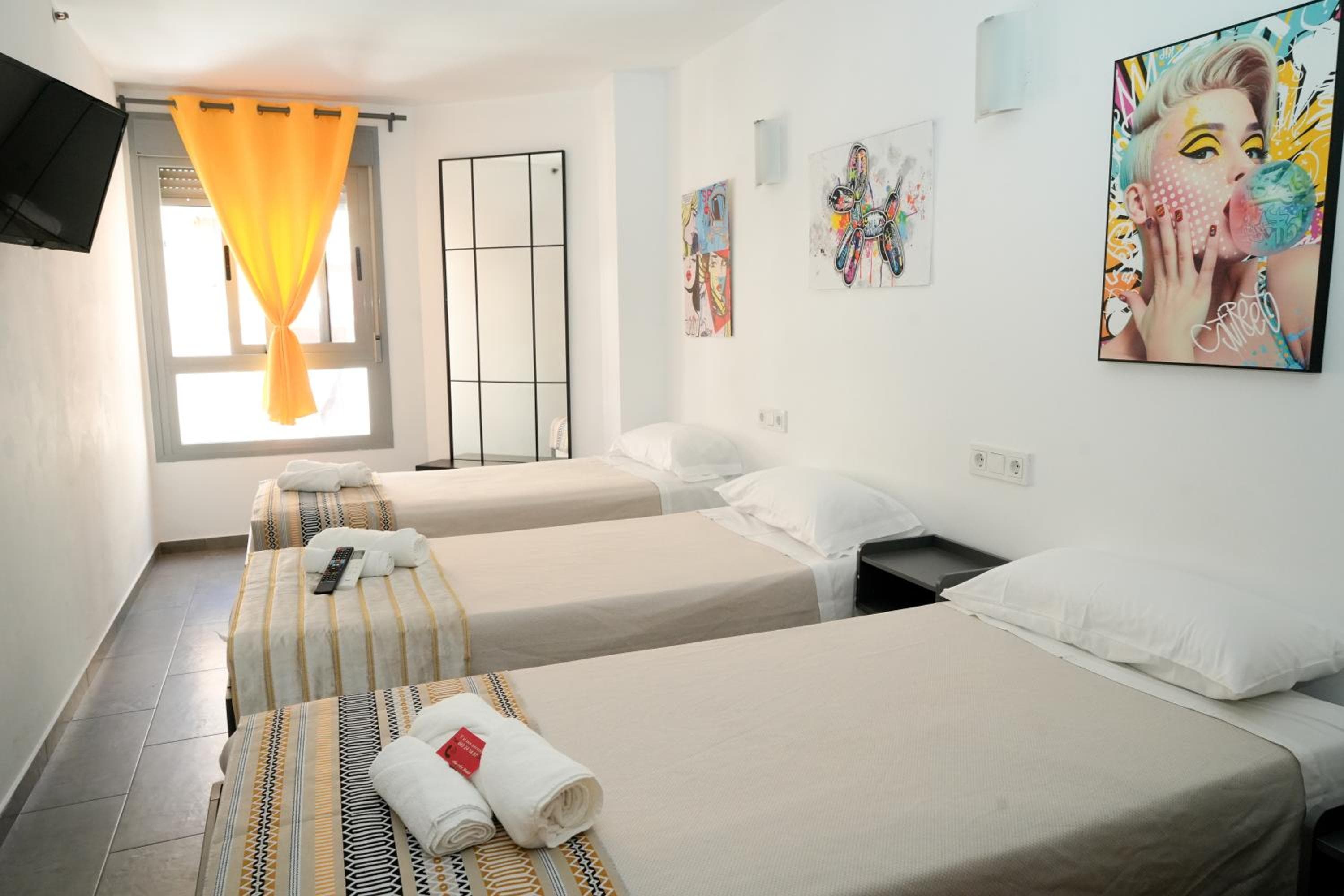 NEW ART BEACH HOSTEL- Albergue Juvenil — 24