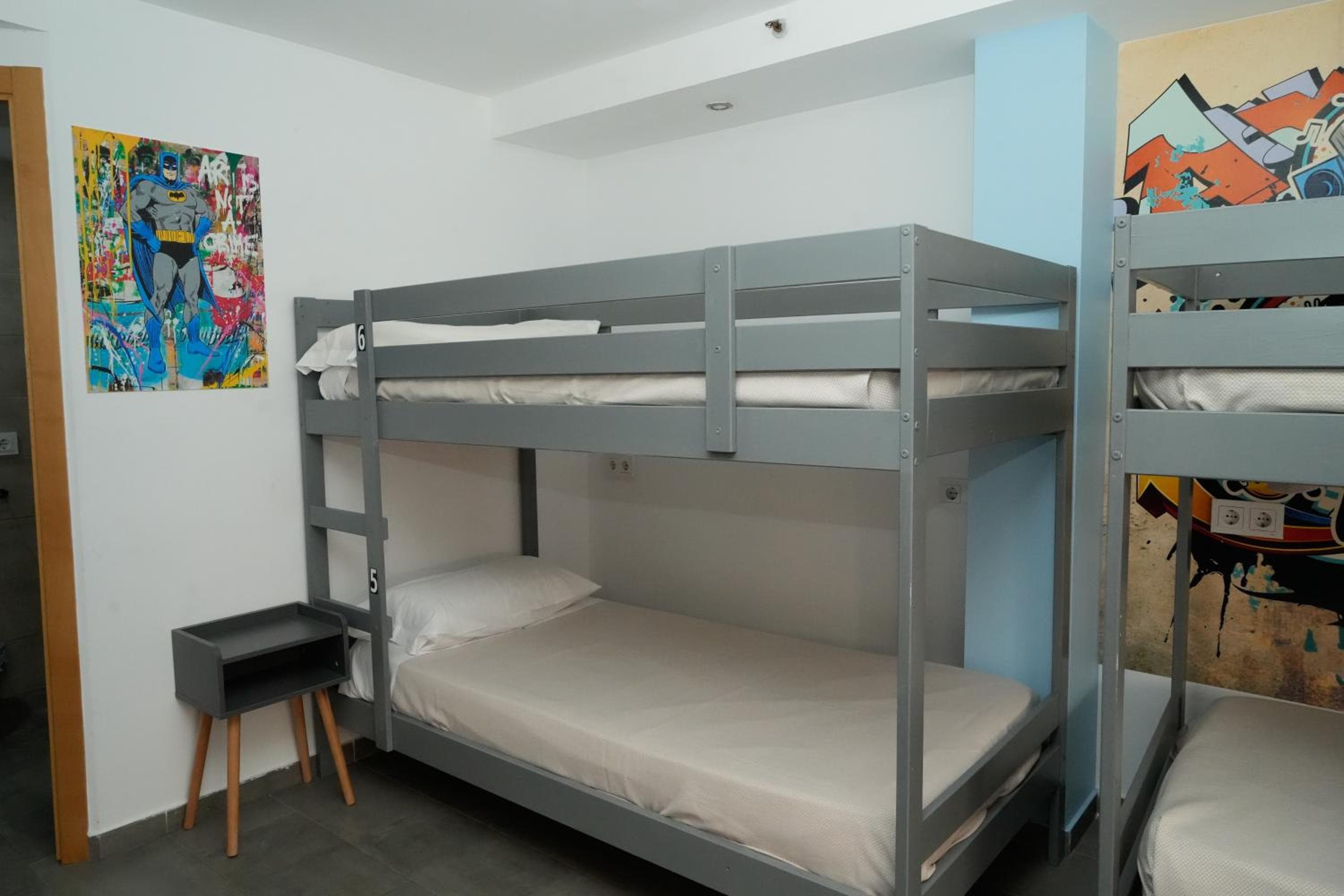 NEW ART BEACH HOSTEL- Albergue Juvenil — 25