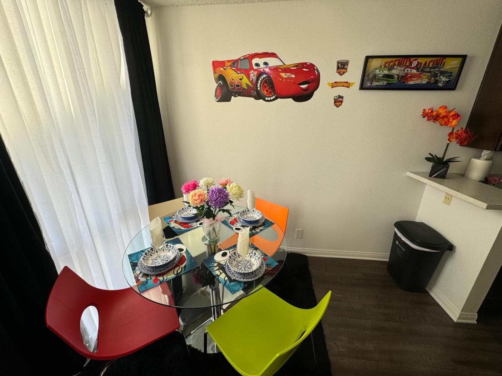 Mario, Disney & not themed Loft Universal Studios 10min loft apartment — 1