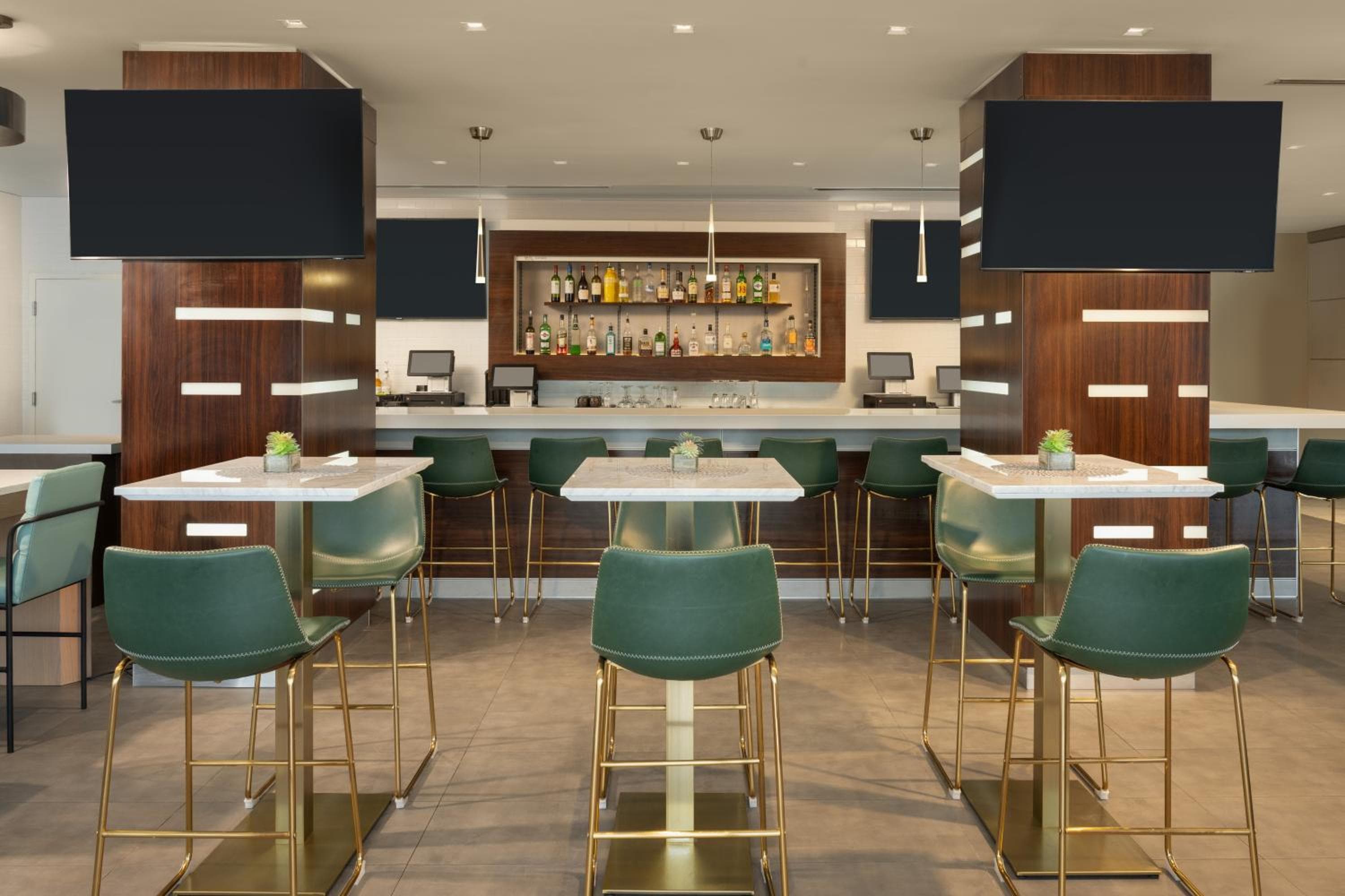 DoubleTree by Hilton Miami North I-95 — 22