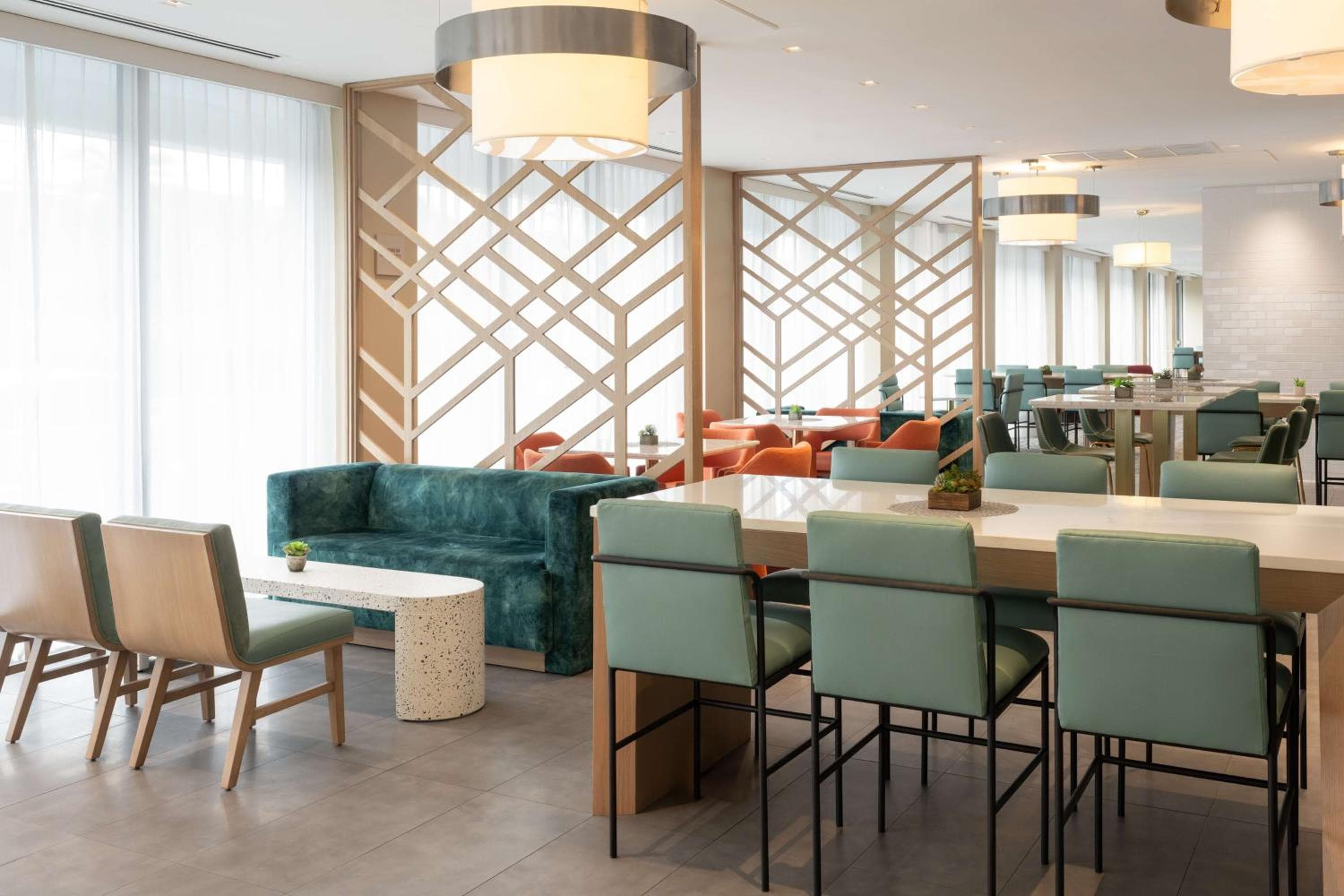 DoubleTree by Hilton Miami North I-95 — 13