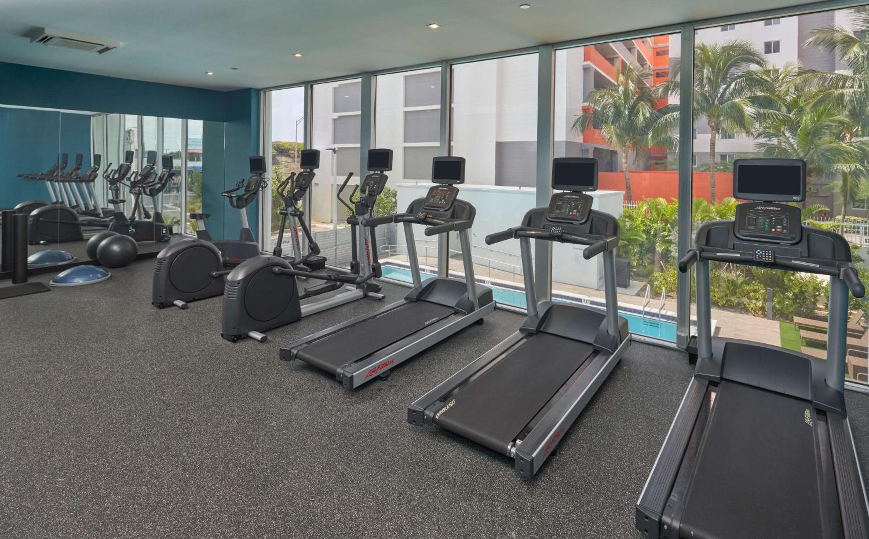 DoubleTree by Hilton Miami North I-95 — 23