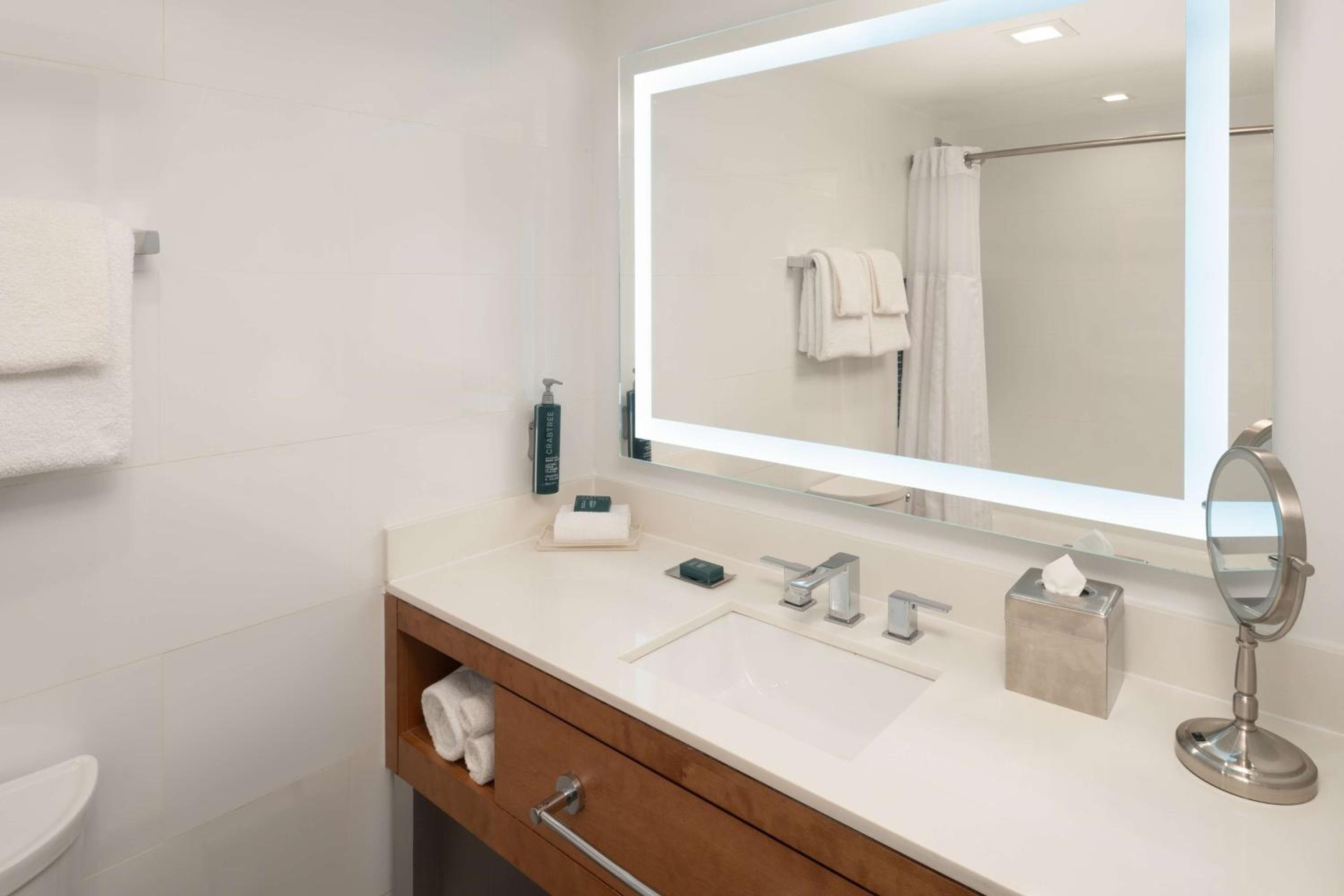 DoubleTree by Hilton Miami North I-95 — 18