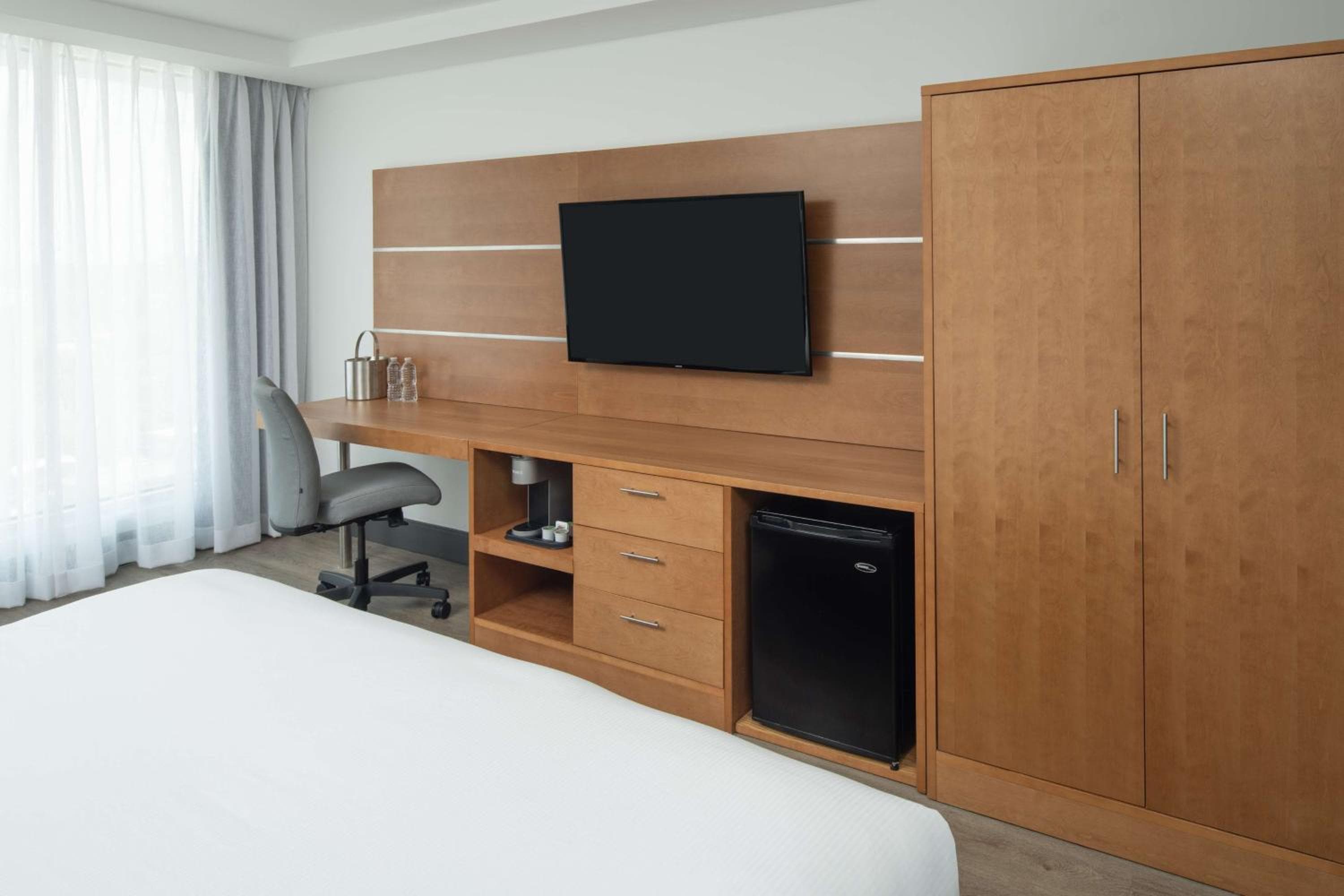 DoubleTree by Hilton Miami North I-95 — 11