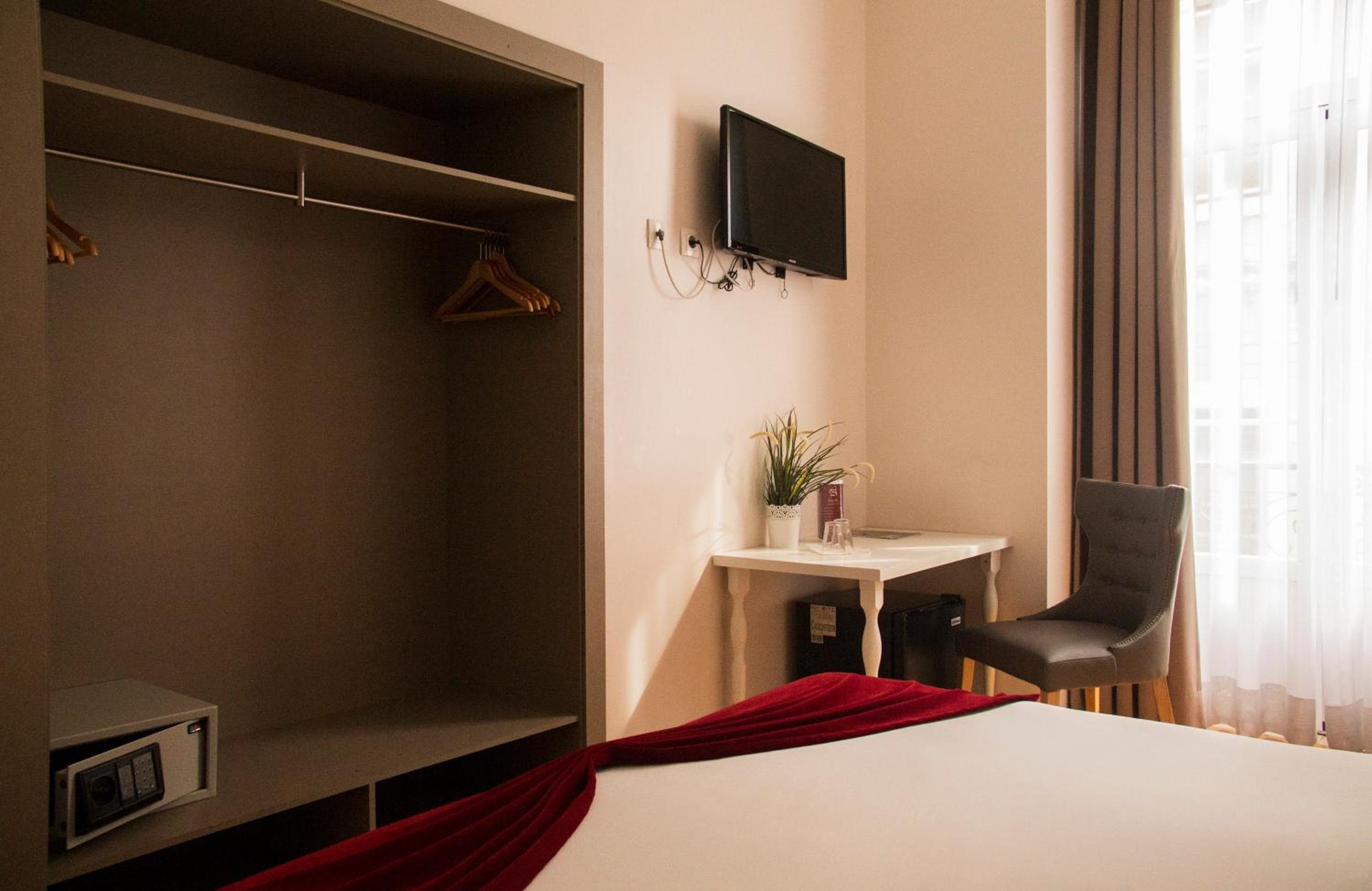 Lisbon Arsenal Suites — 17