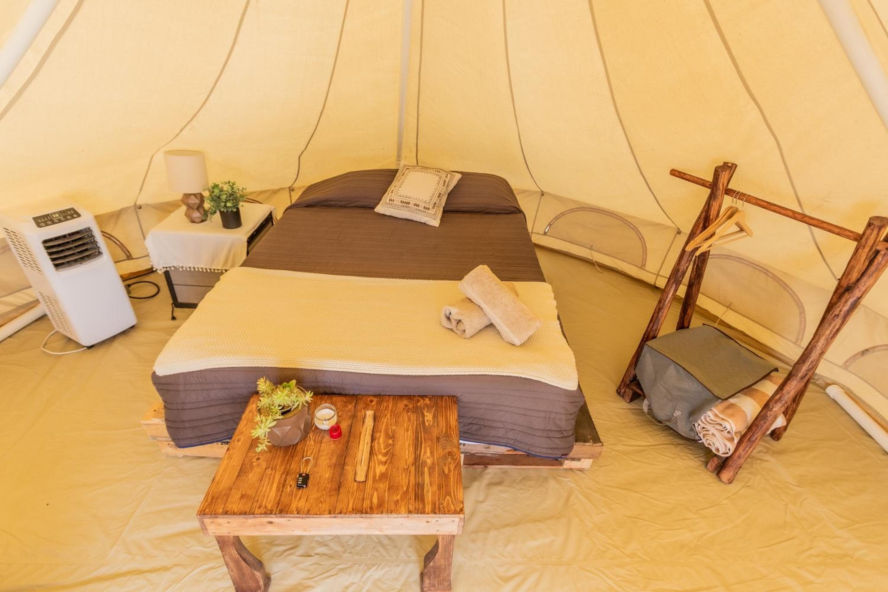 RUSTICO LOUNGE-Tipi With AC in front of the beach — 3