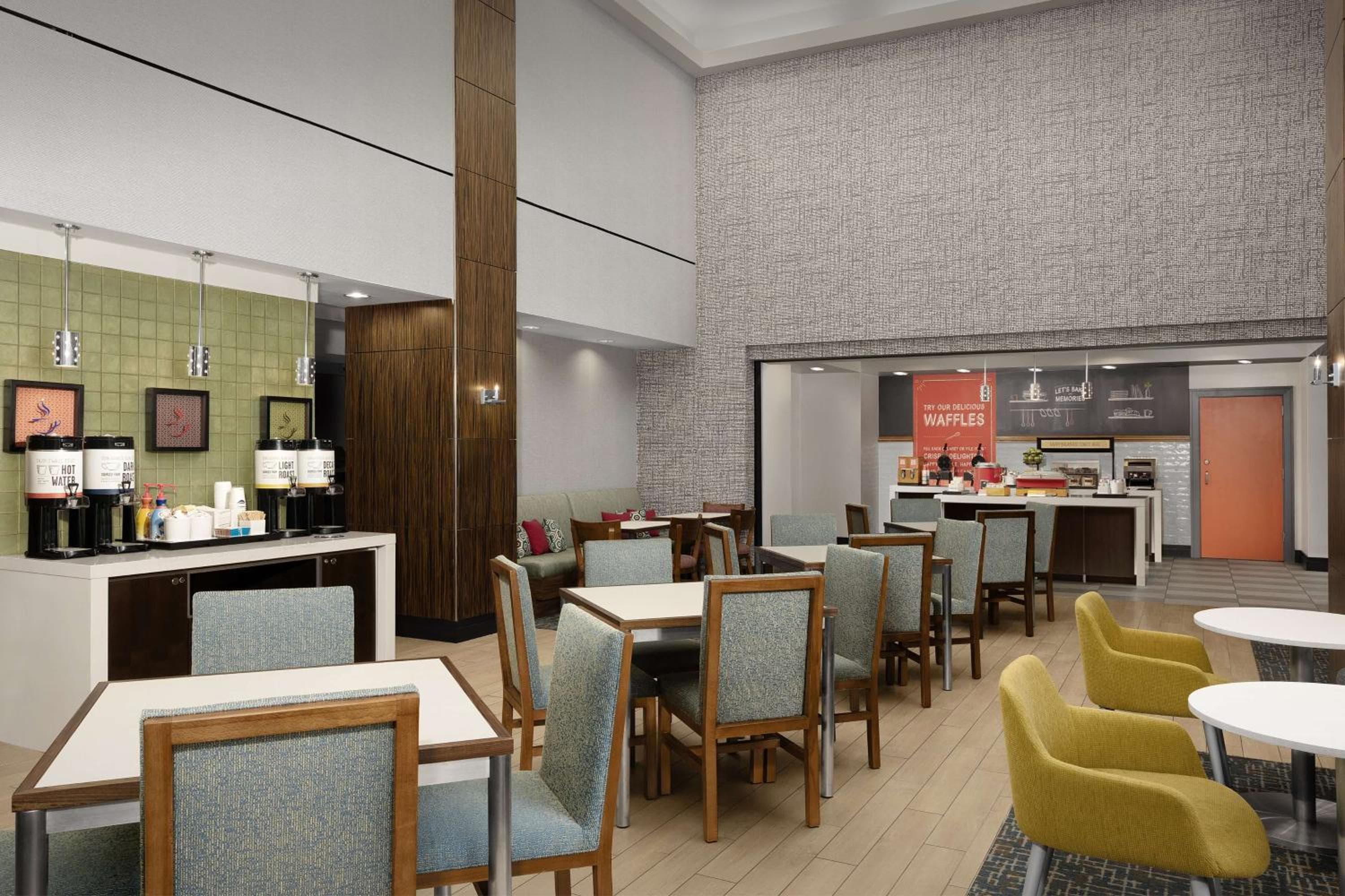 Hampton Inn & Suites Orlando-North Altamonte Springs — 12
