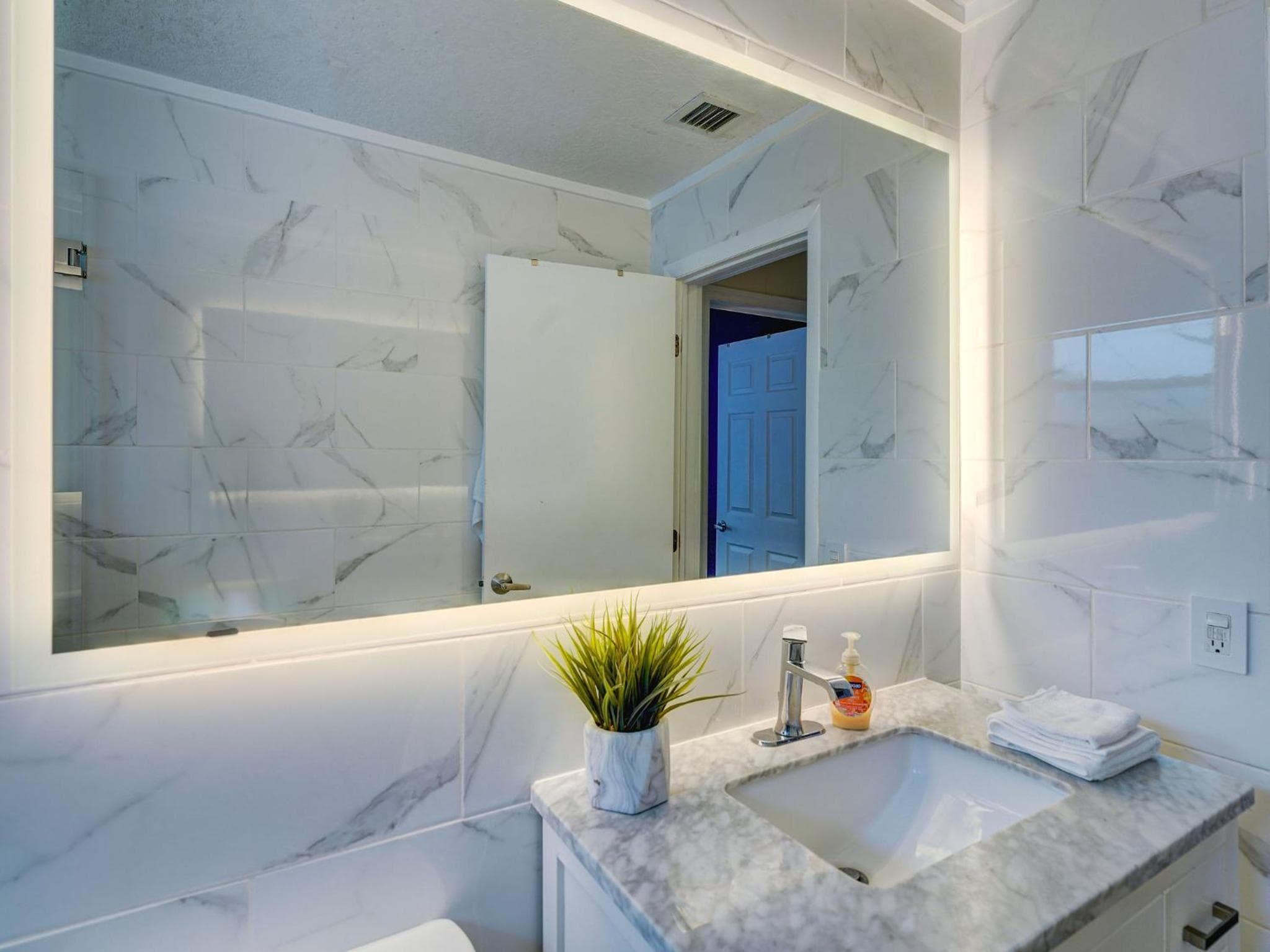 Luxury Miami Casa Bonita with Tropical Pool Oasis — 18