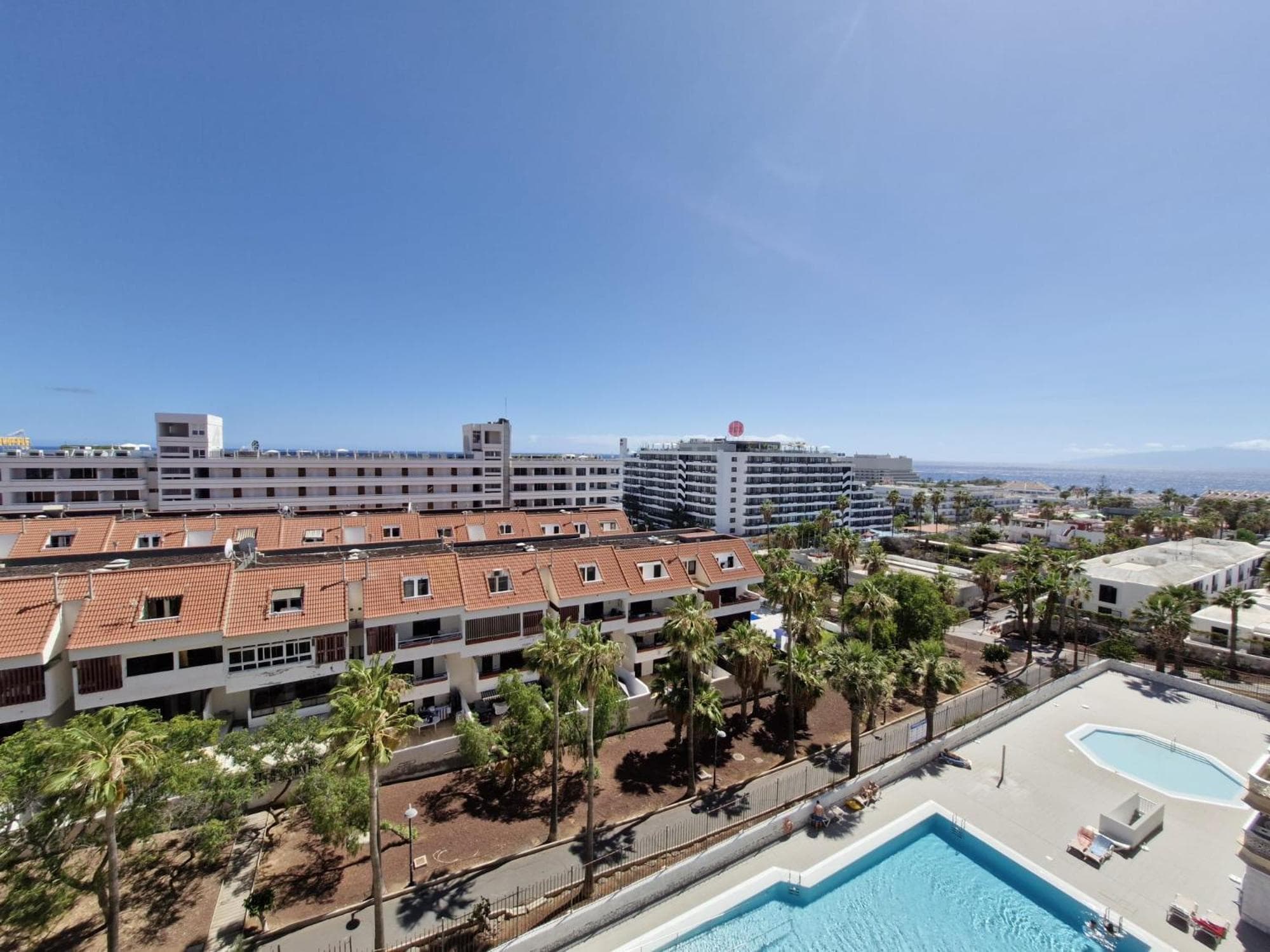 Central Charm - Las Americas — 1
