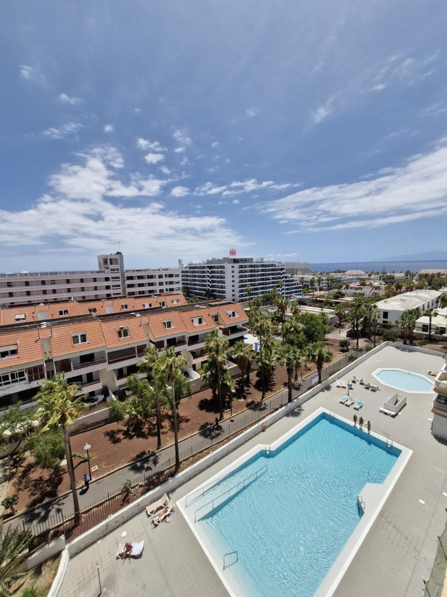 Central Charm - Las Americas — 2