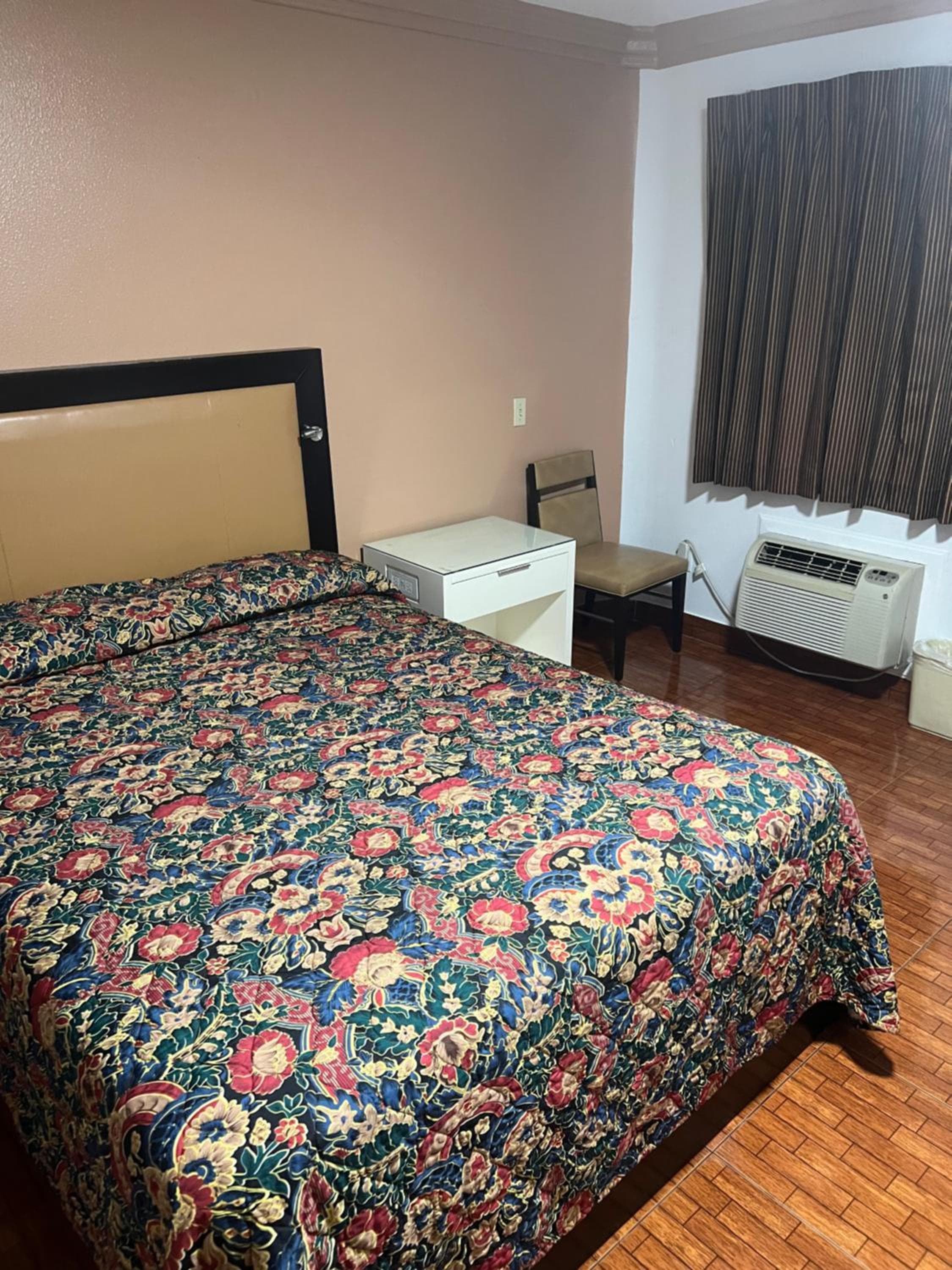 King Motel — 4