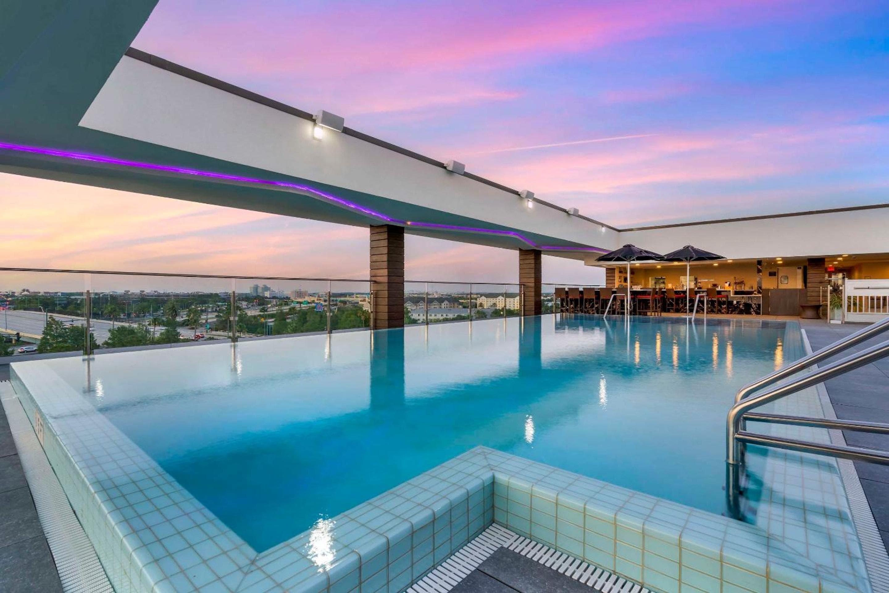 Cambria Hotel Orlando near Universal Theme Parks — 24