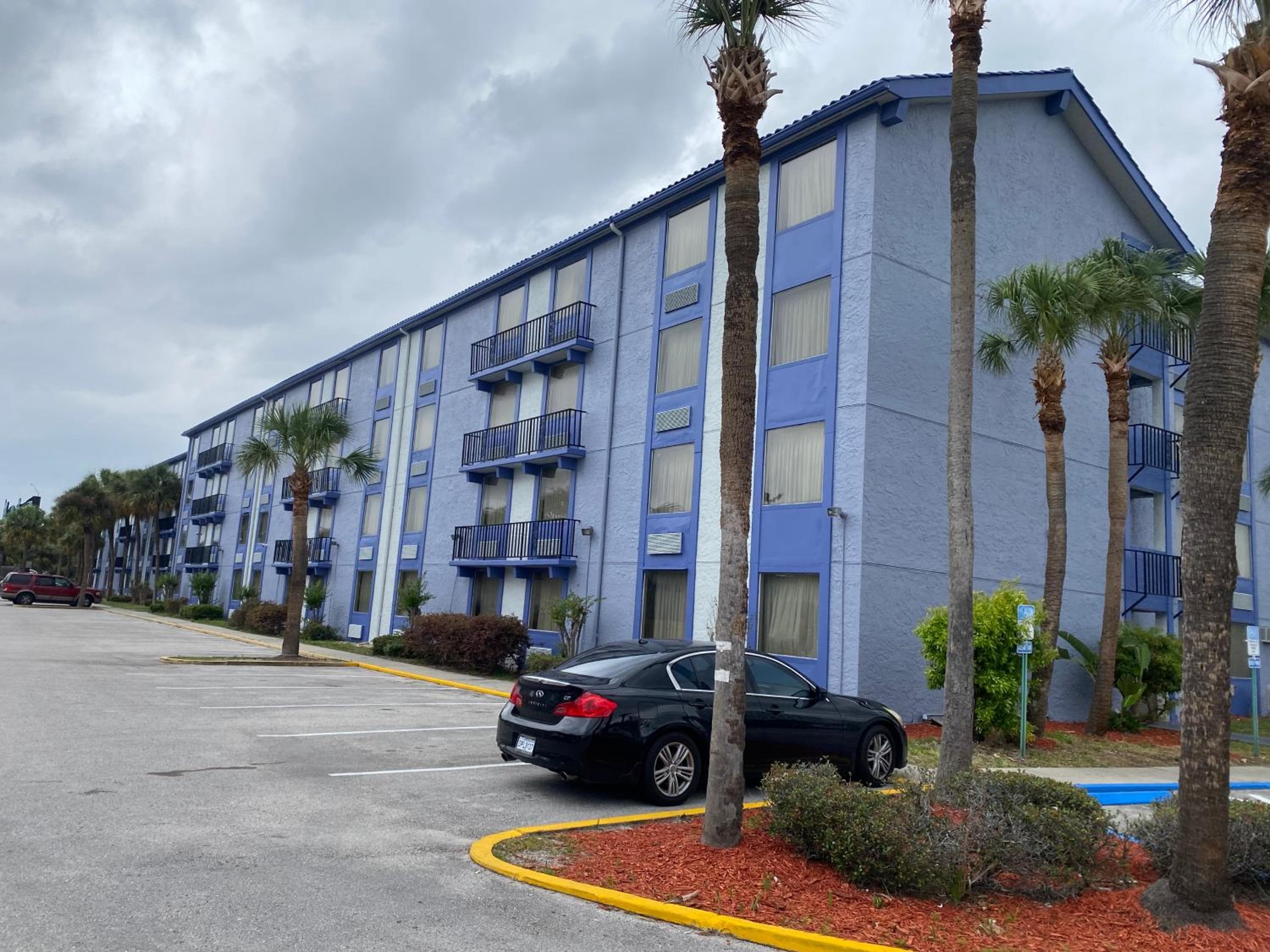 Monumental Movieland Hotel — 3