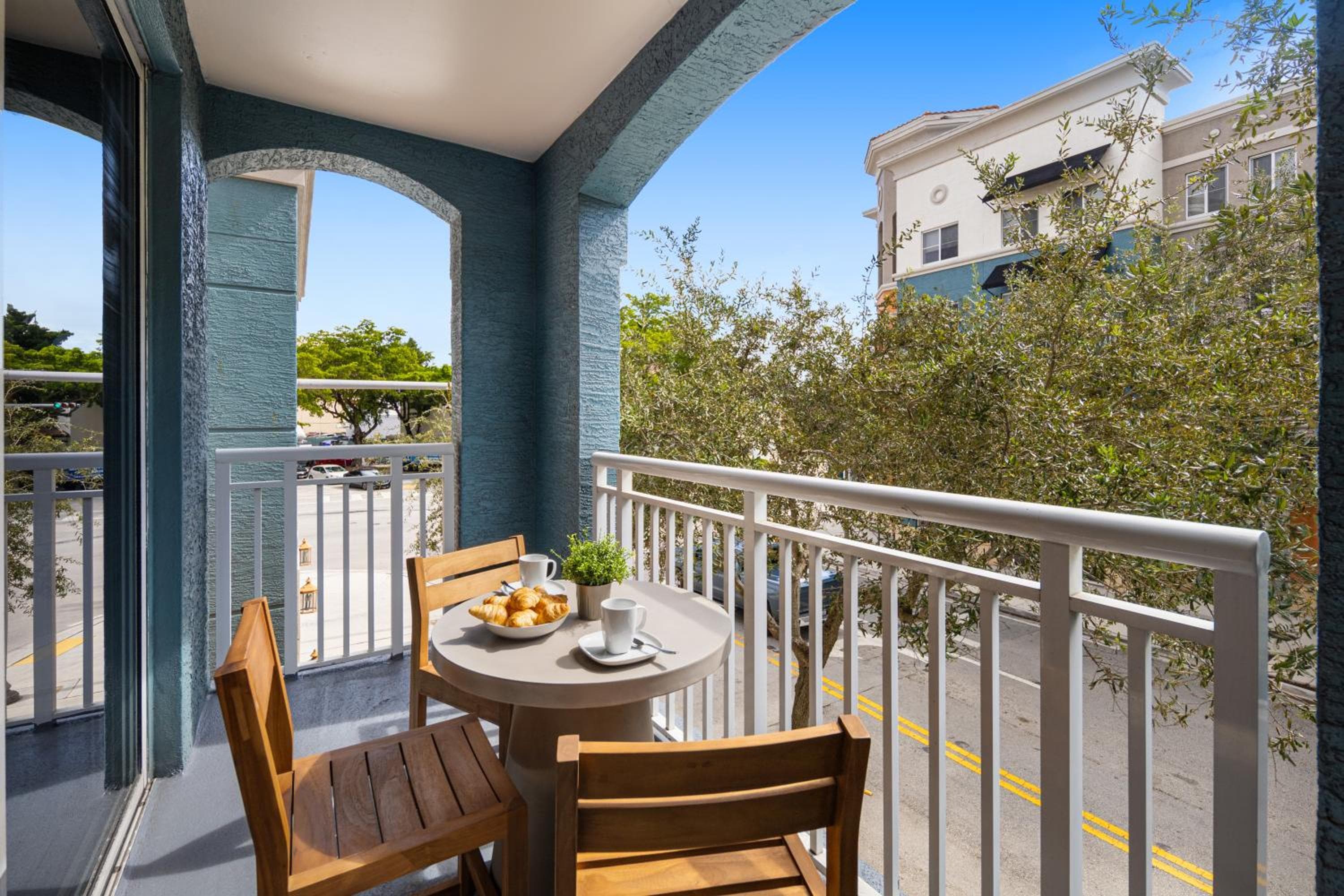 Dharma Home Suites South Miami en Red Road Commons — 1