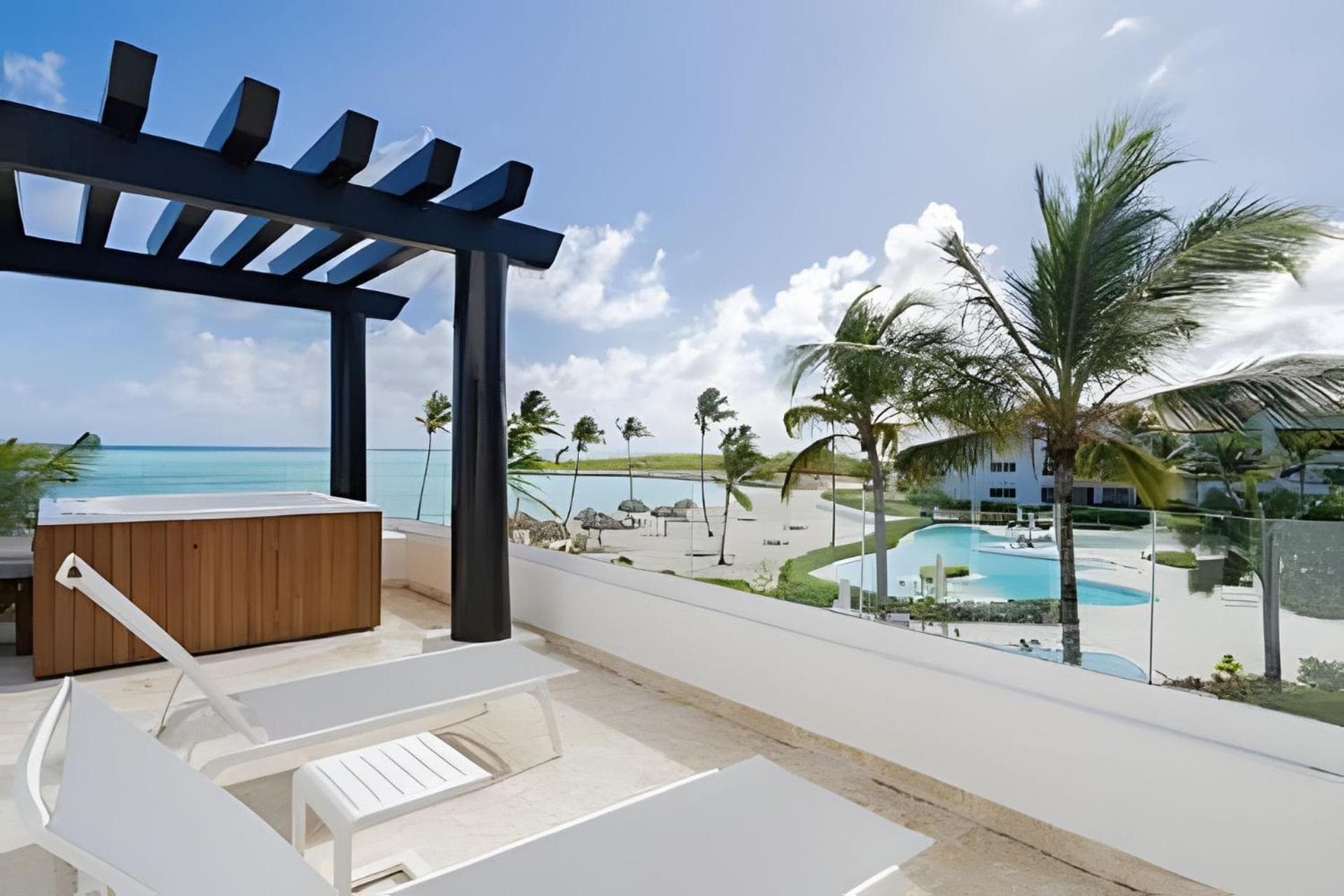 Punta Palmera Beach Front and pool views Cap Cana — 1