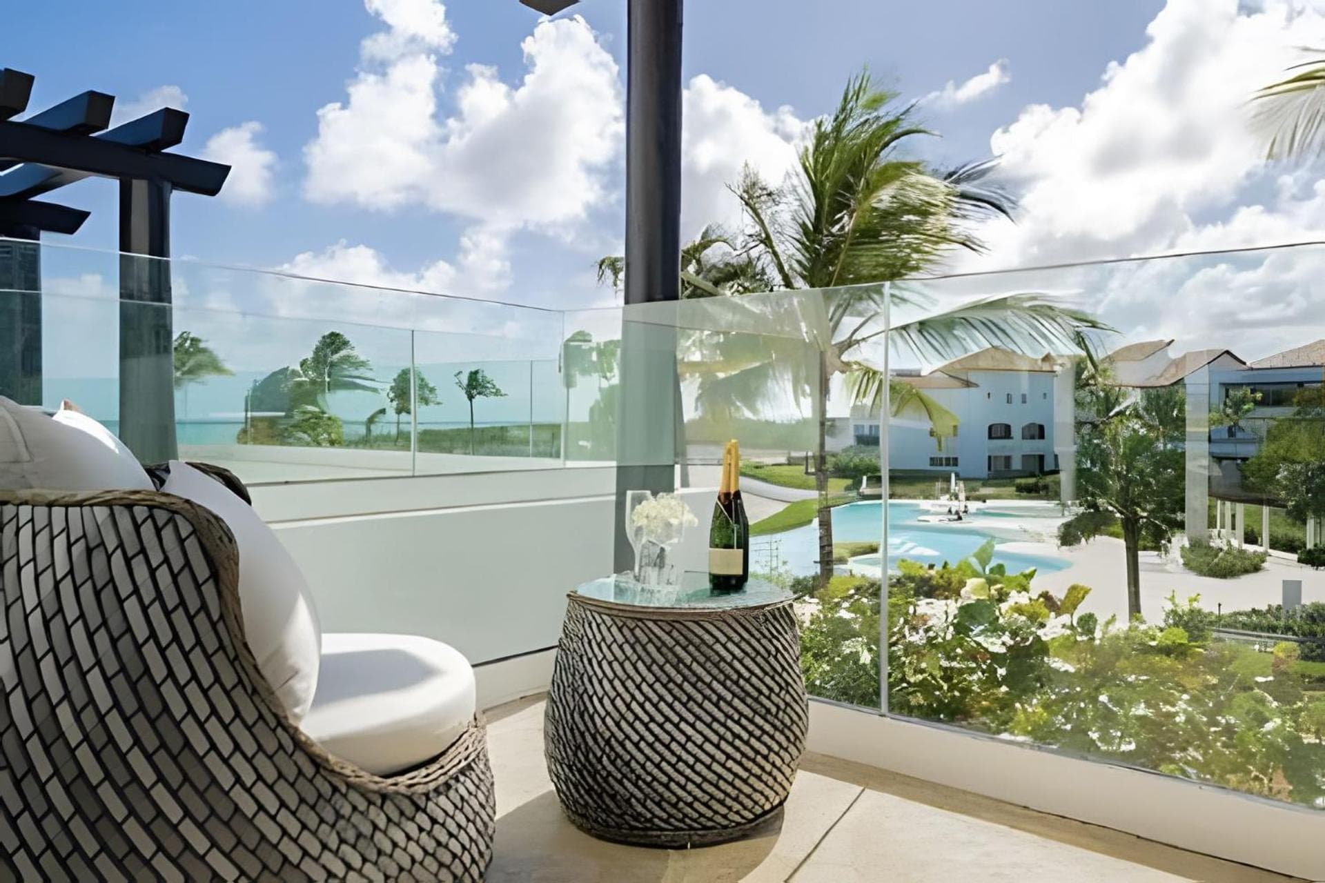Punta Palmera Beach Front and pool views Cap Cana — 5