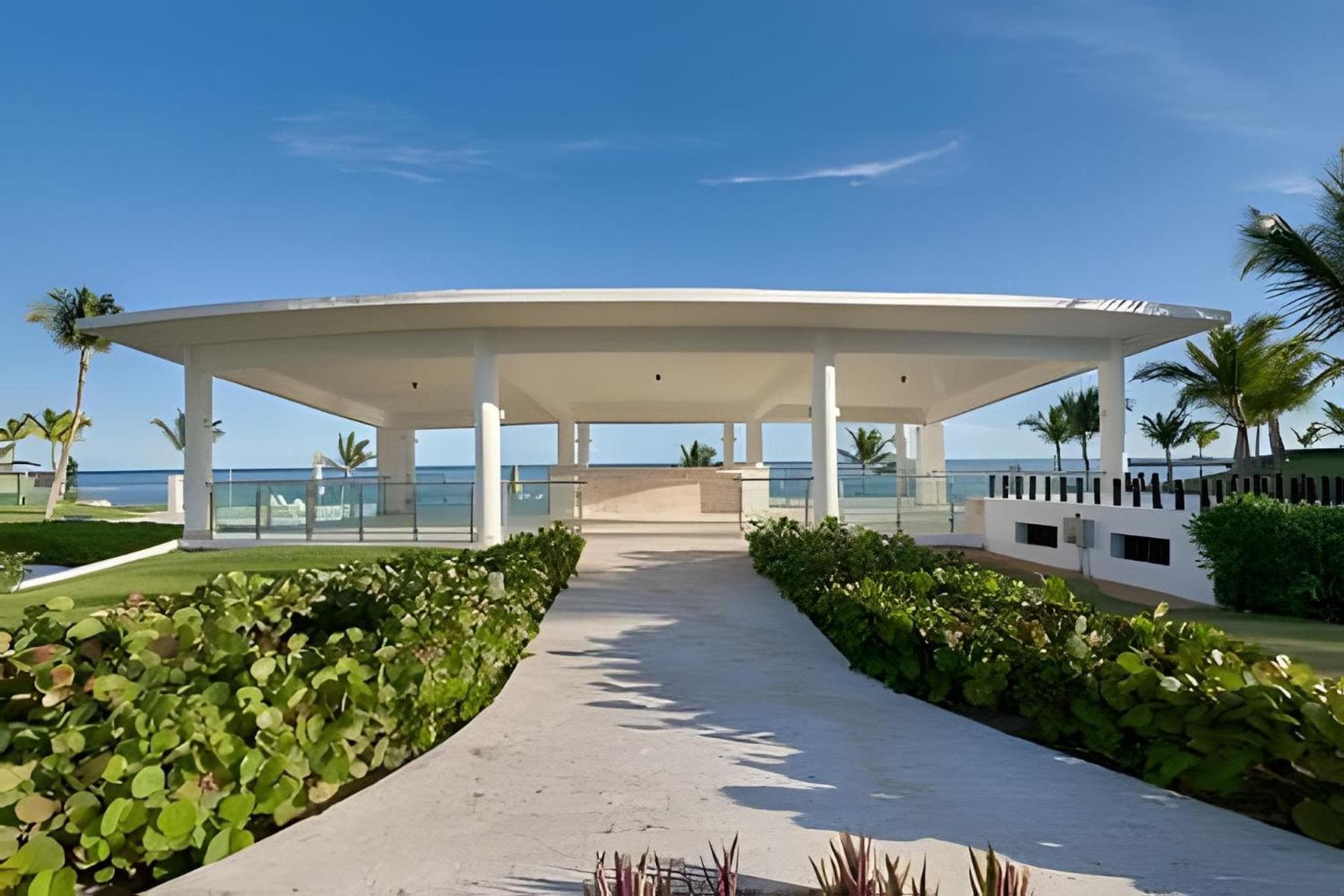 Punta Palmera Beach Front and pool views Cap Cana — 27